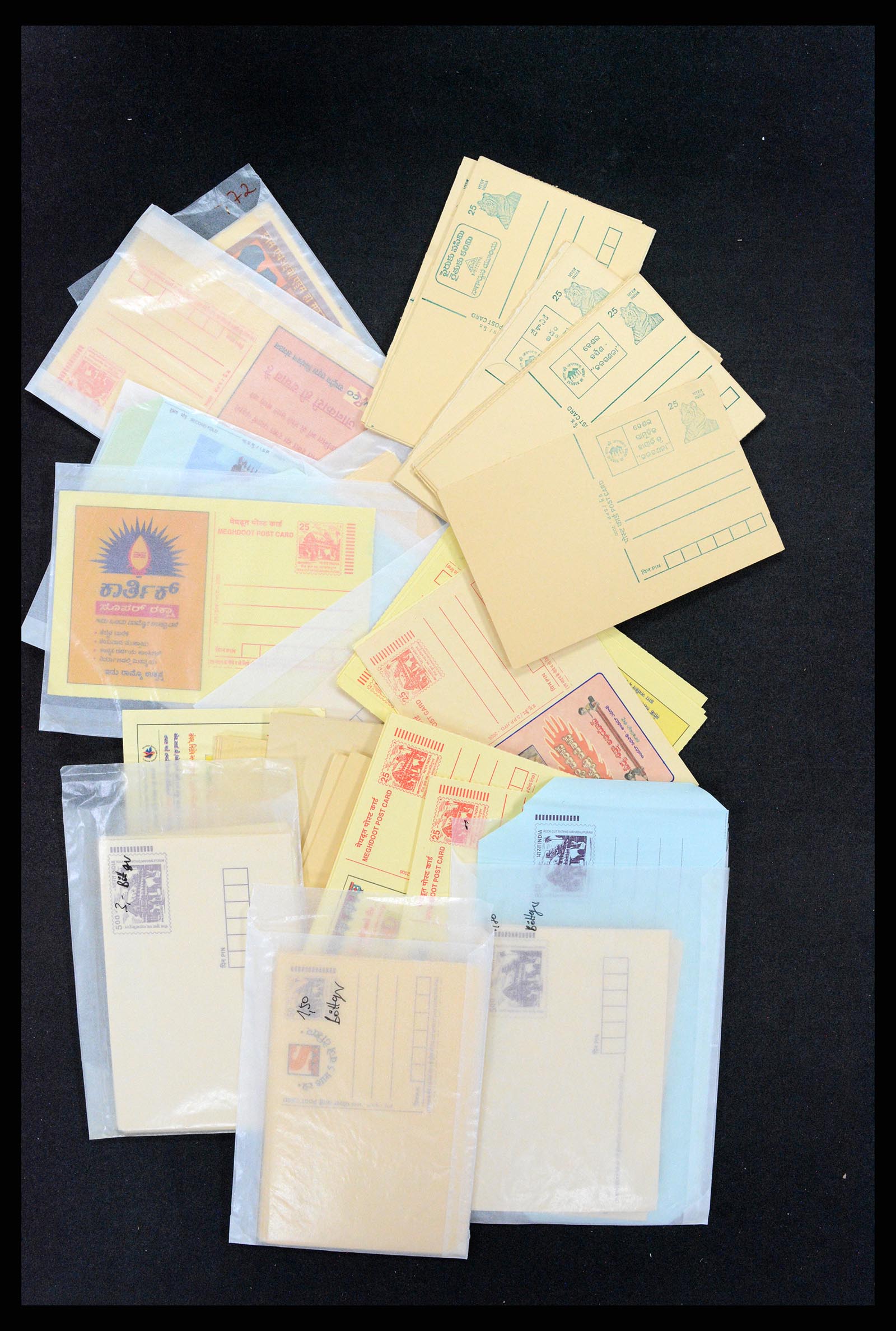 37309 017 - Postzegelverzameling 37309 India postwaardestukken 1947-2000.