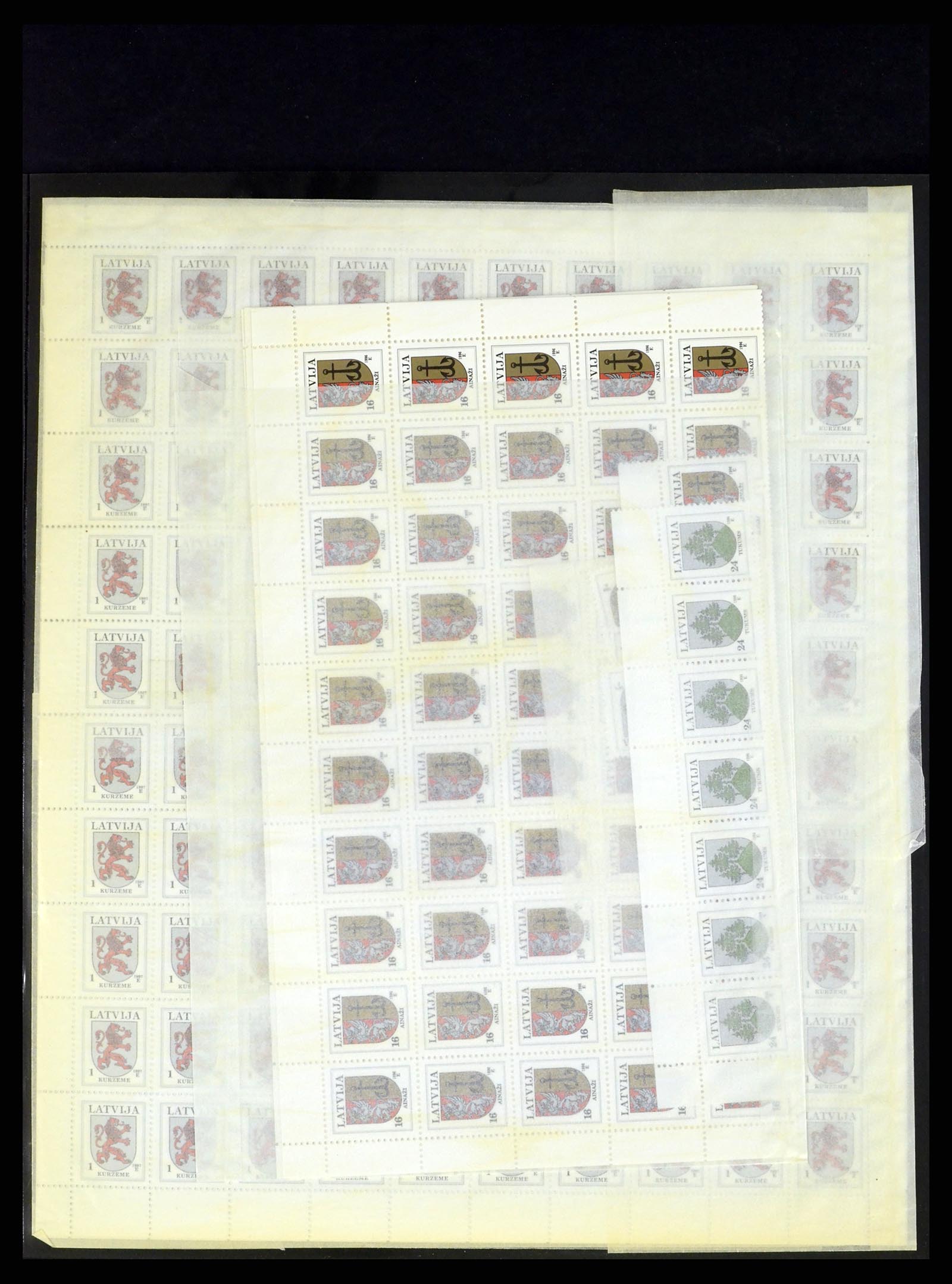37312 055 - Postzegelverzameling 37312 Letland en Litouwen 1990-2000.