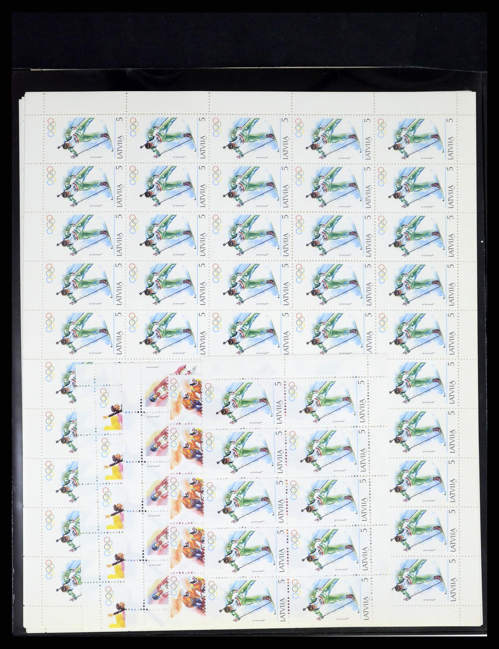 37312 056 - Postzegelverzameling 37312 Letland en Litouwen 1990-2000.