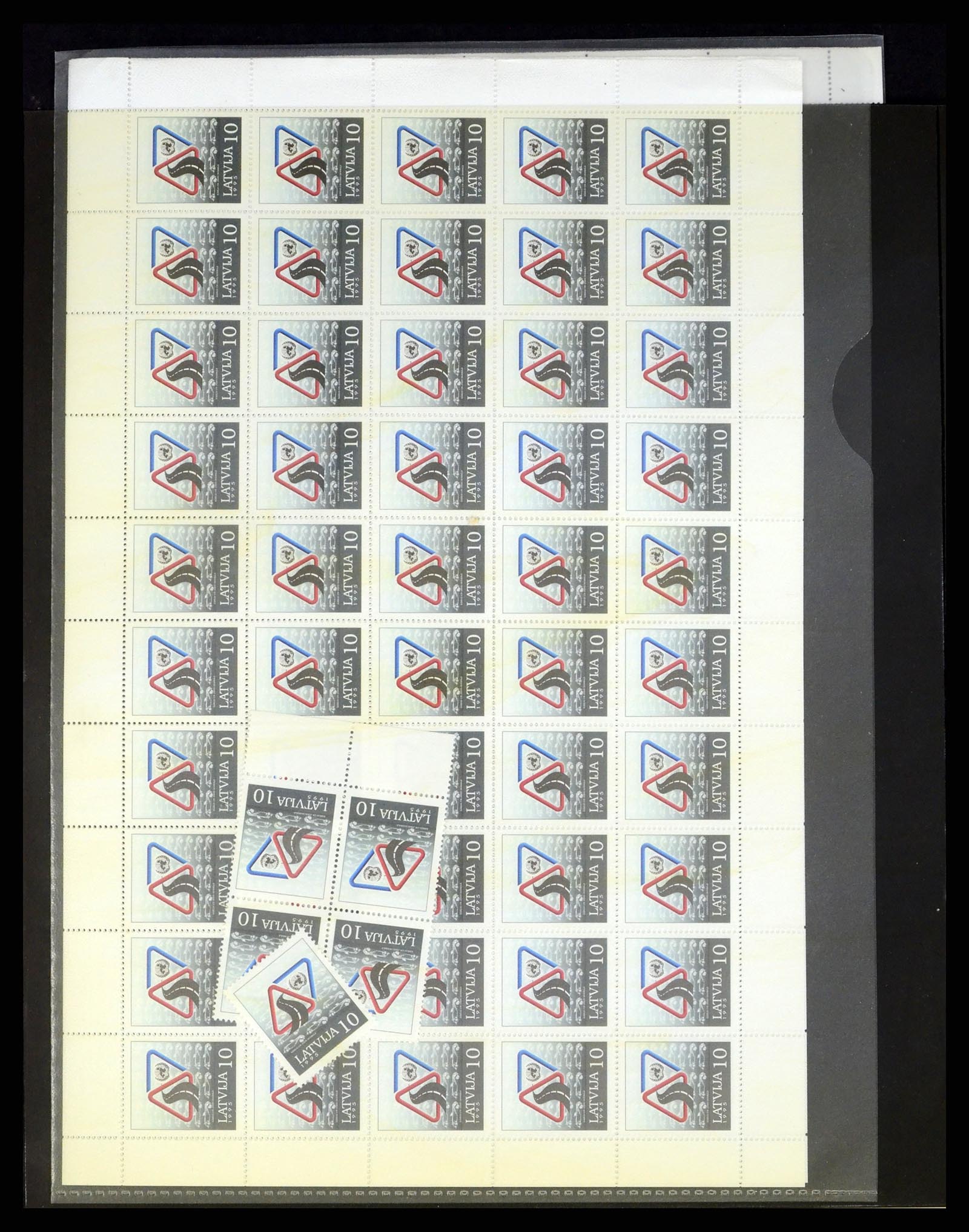 37312 063 - Postzegelverzameling 37312 Letland en Litouwen 1990-2000.