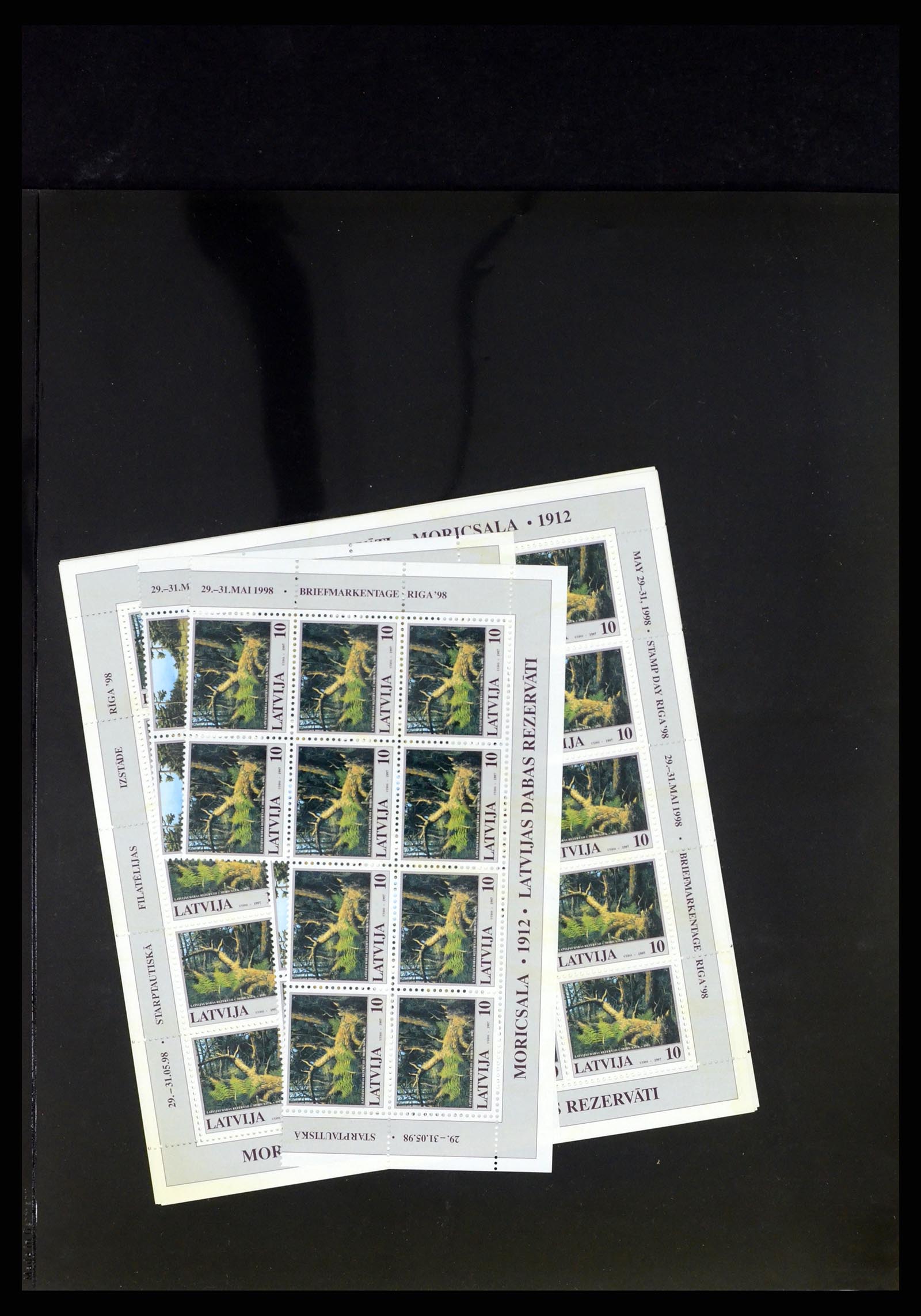 37312 072 - Postzegelverzameling 37312 Letland en Litouwen 1990-2000.