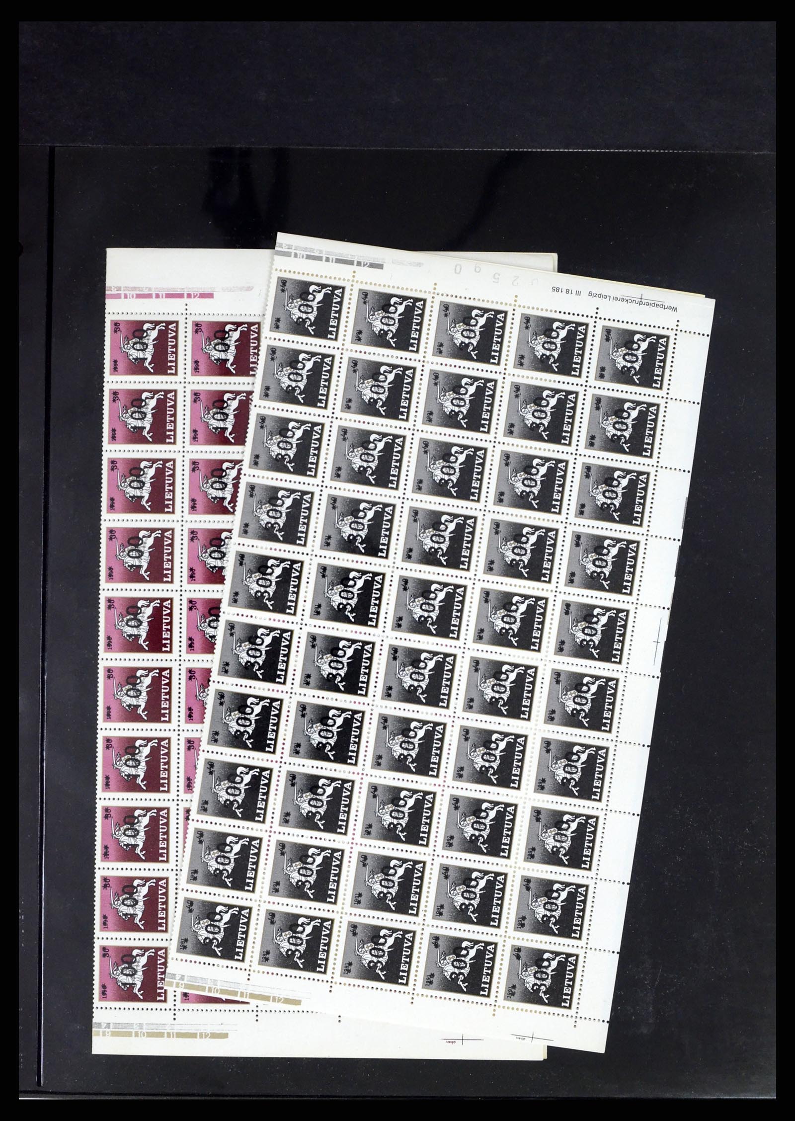 37312 084 - Postzegelverzameling 37312 Letland en Litouwen 1990-2000.