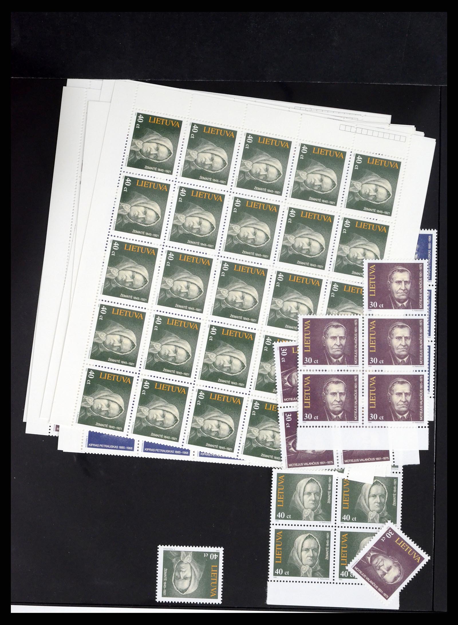37312 170 - Postzegelverzameling 37312 Letland en Litouwen 1990-2000.