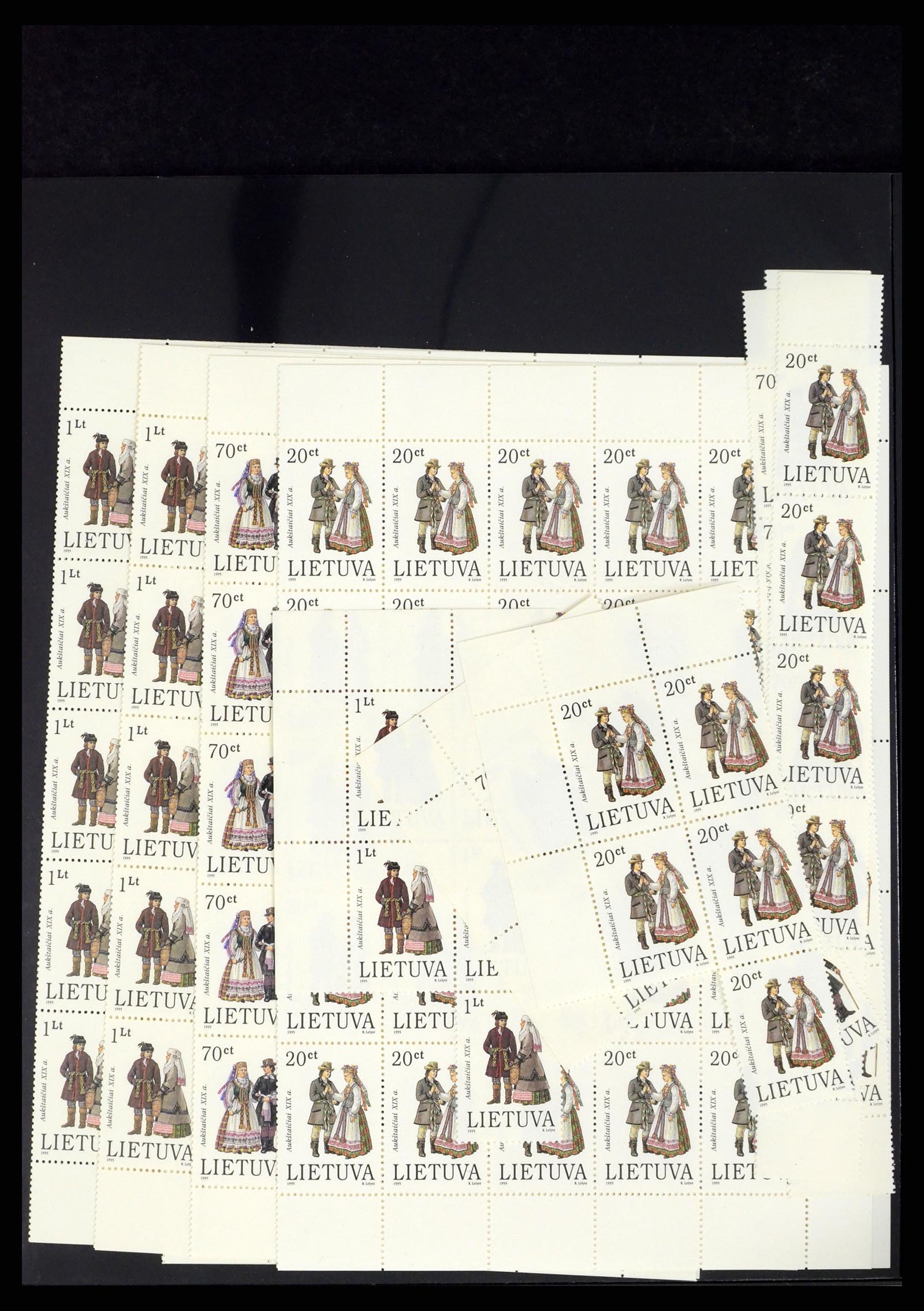 37312 176 - Postzegelverzameling 37312 Letland en Litouwen 1990-2000.
