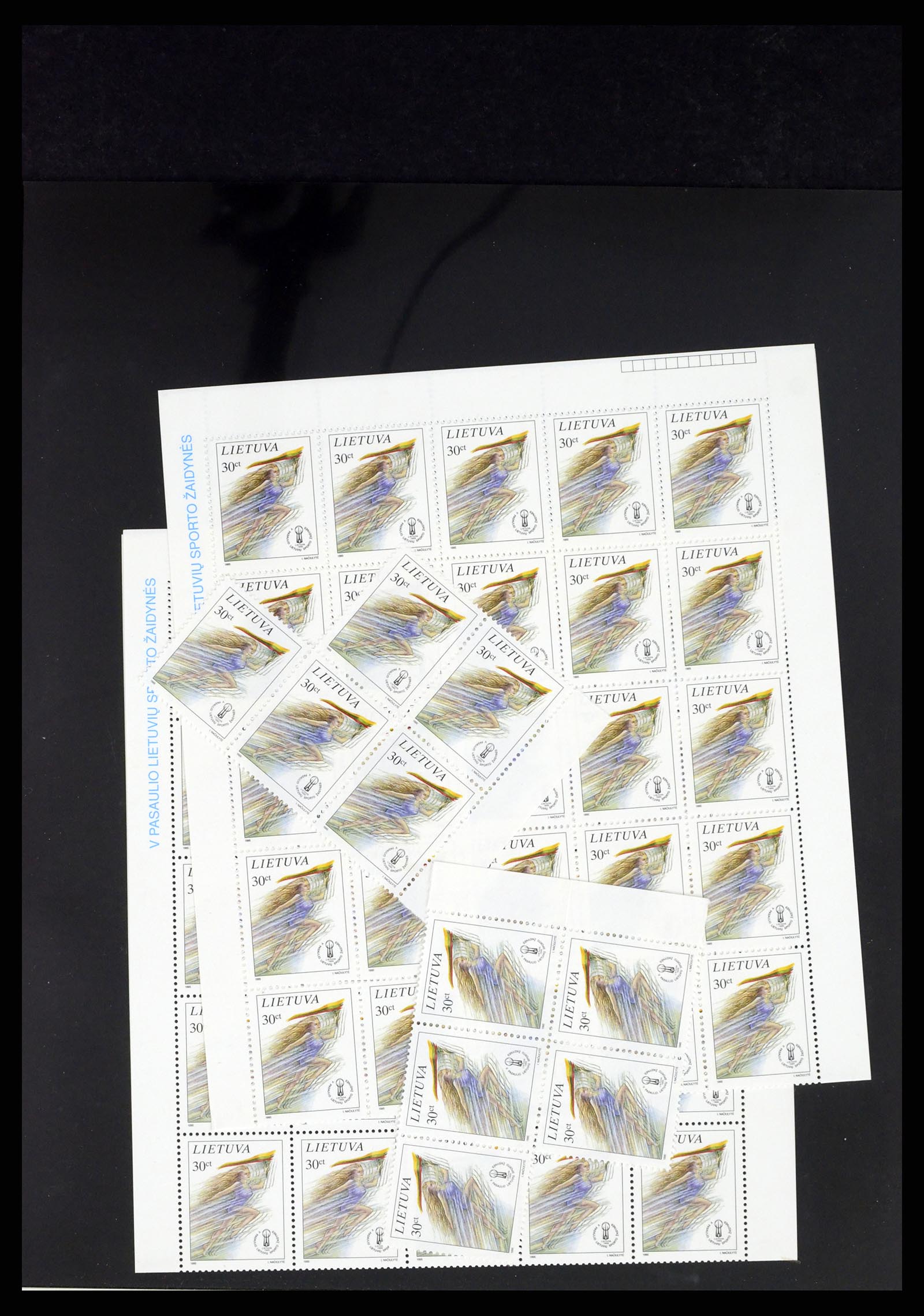 37312 177 - Postzegelverzameling 37312 Letland en Litouwen 1990-2000.