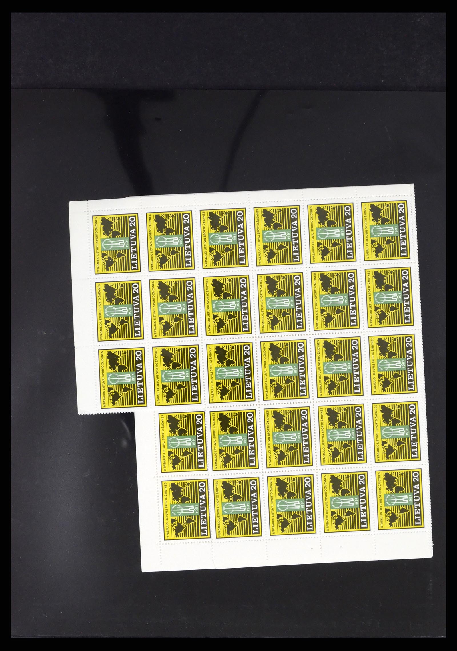 37312 180 - Postzegelverzameling 37312 Letland en Litouwen 1990-2000.