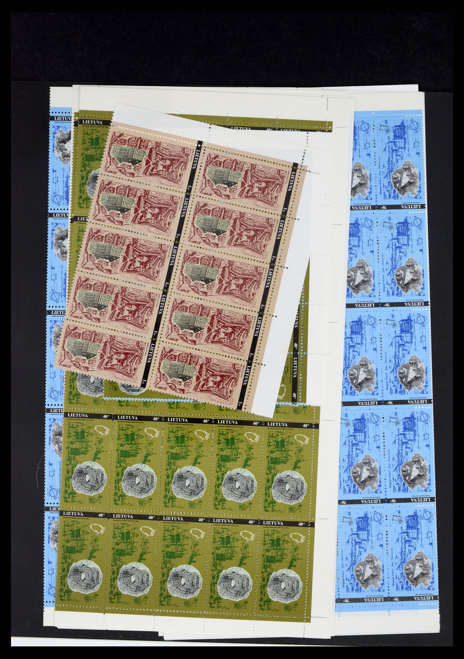 37312 181 - Postzegelverzameling 37312 Letland en Litouwen 1990-2000.