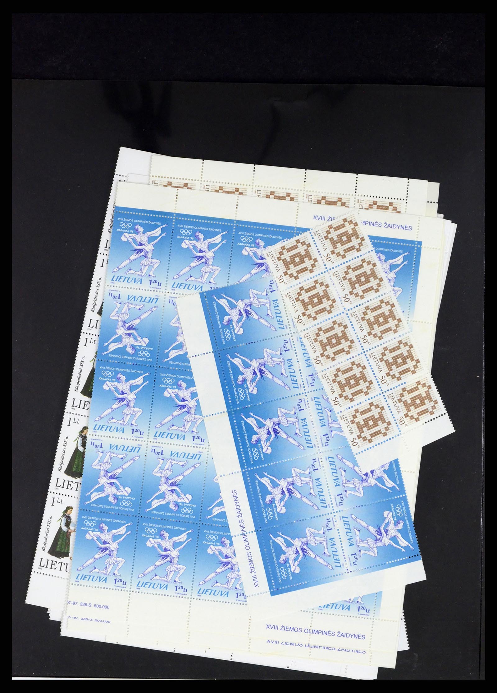 37312 188 - Postzegelverzameling 37312 Letland en Litouwen 1990-2000.