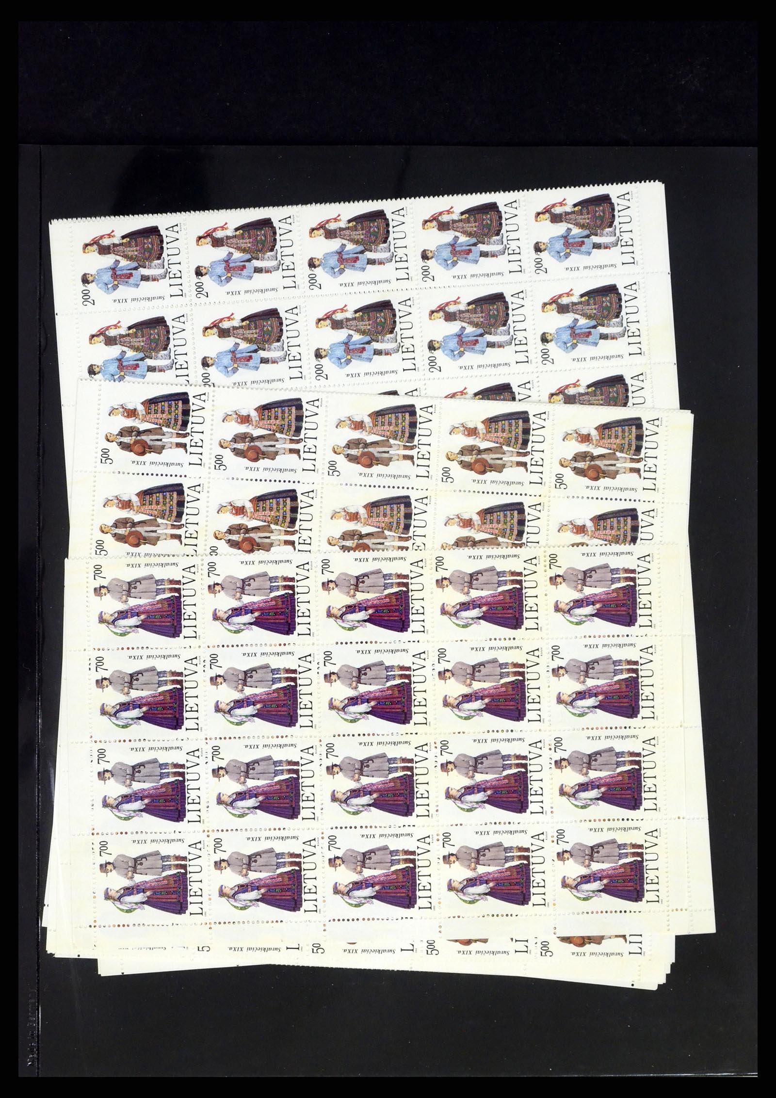 37312 193 - Postzegelverzameling 37312 Letland en Litouwen 1990-2000.