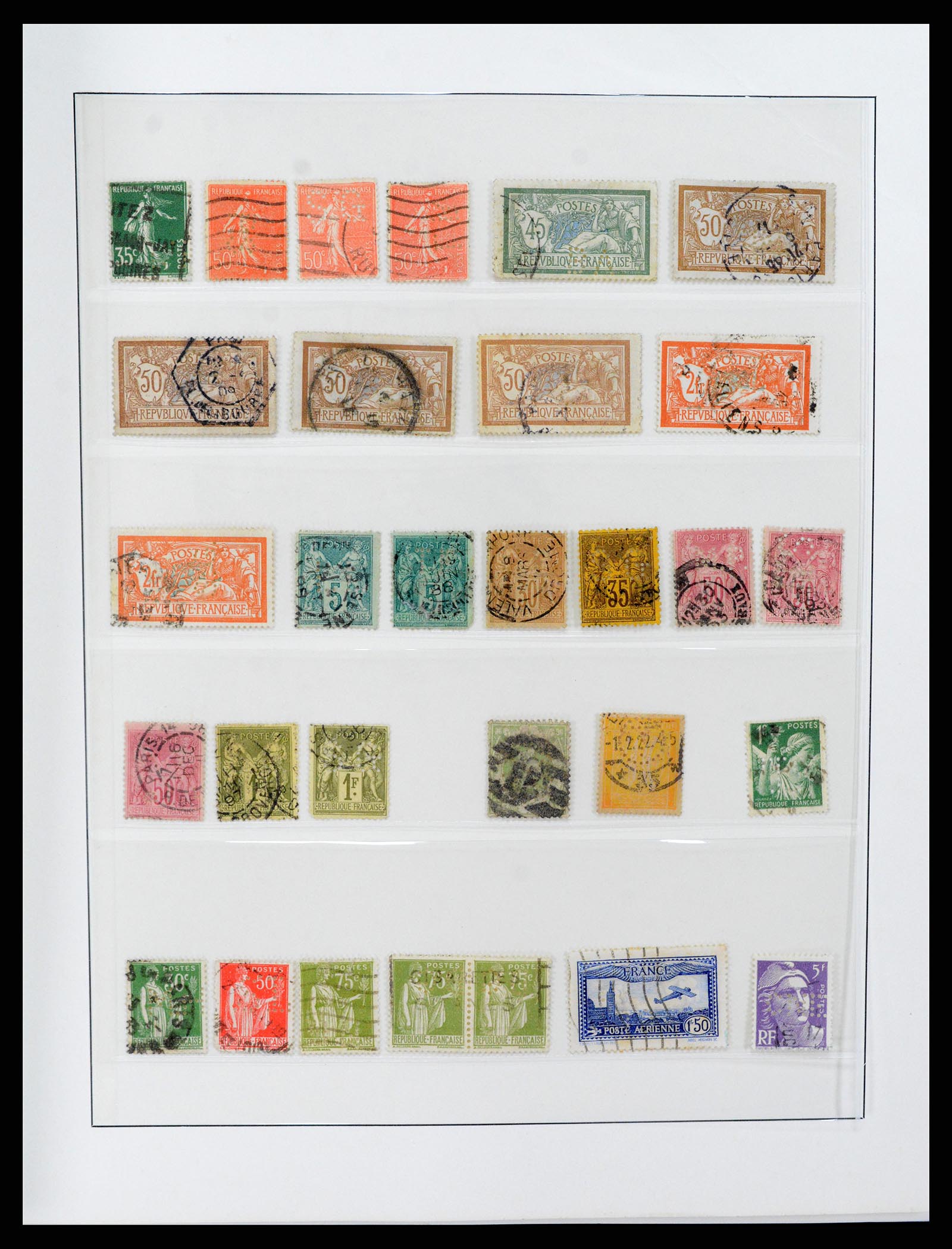37317 030 - Postzegelverzameling 37317 Wereld perfins 1880-1960.