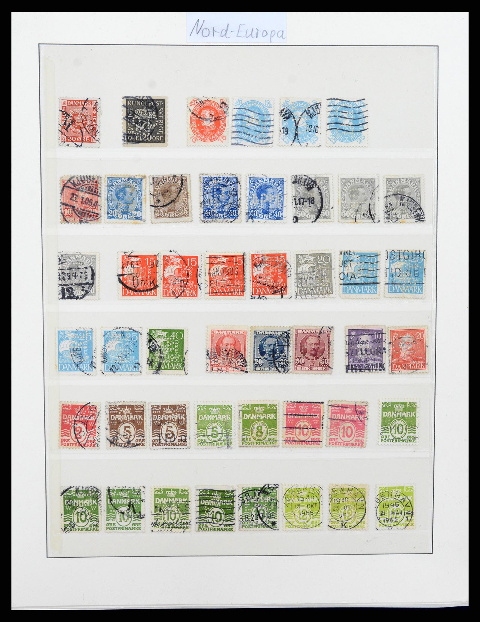 37317 041 - Postzegelverzameling 37317 Wereld perfins 1880-1960.