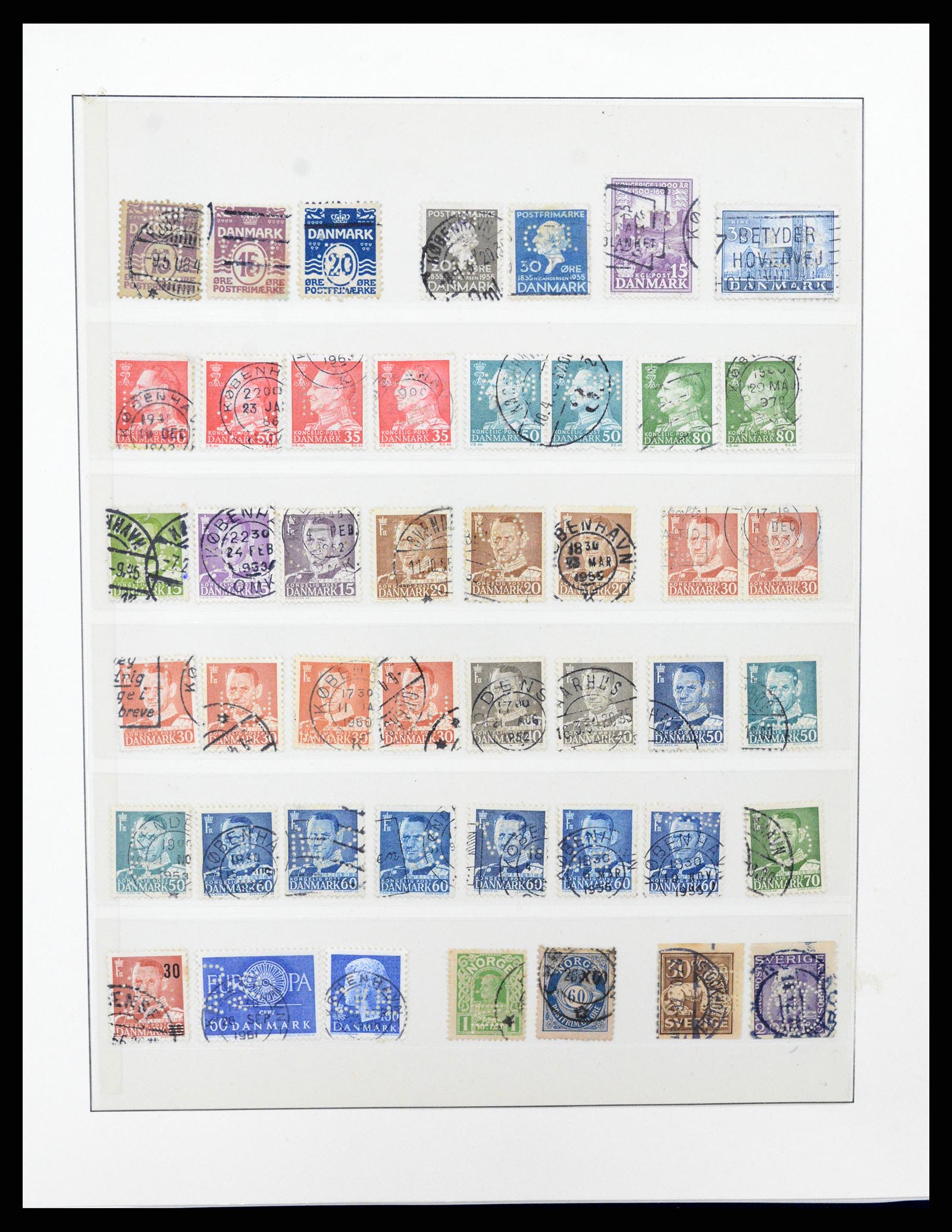 37317 042 - Postzegelverzameling 37317 Wereld perfins 1880-1960.
