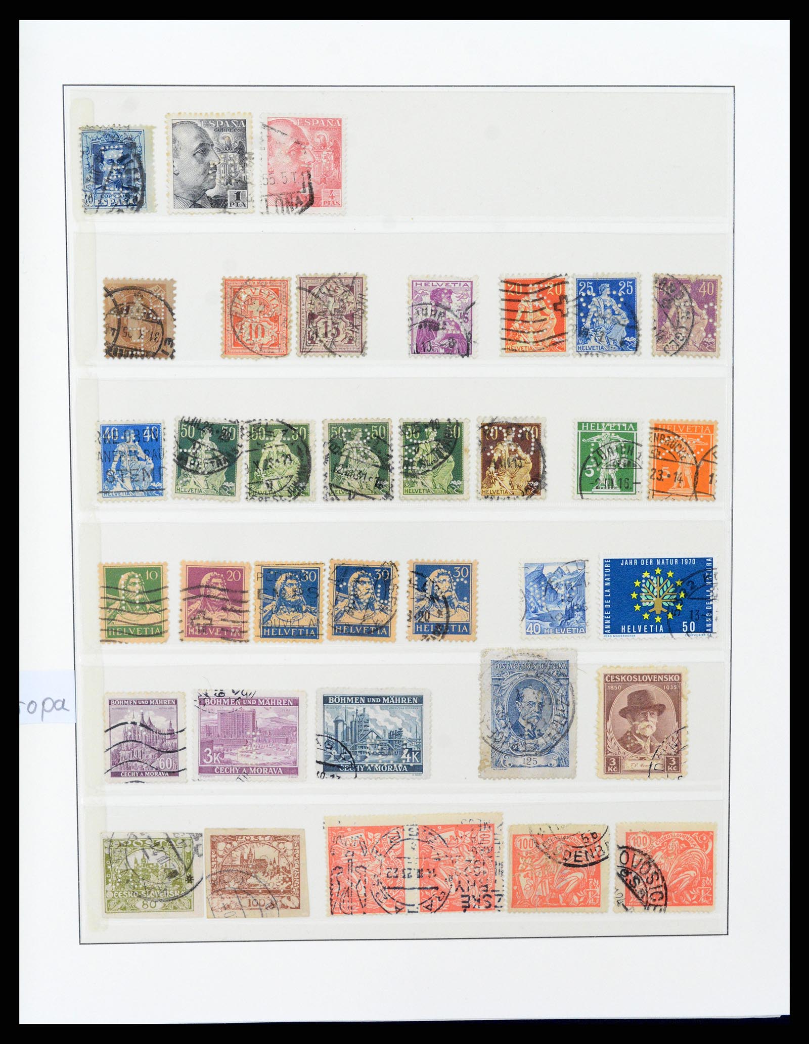 37317 046 - Postzegelverzameling 37317 Wereld perfins 1880-1960.