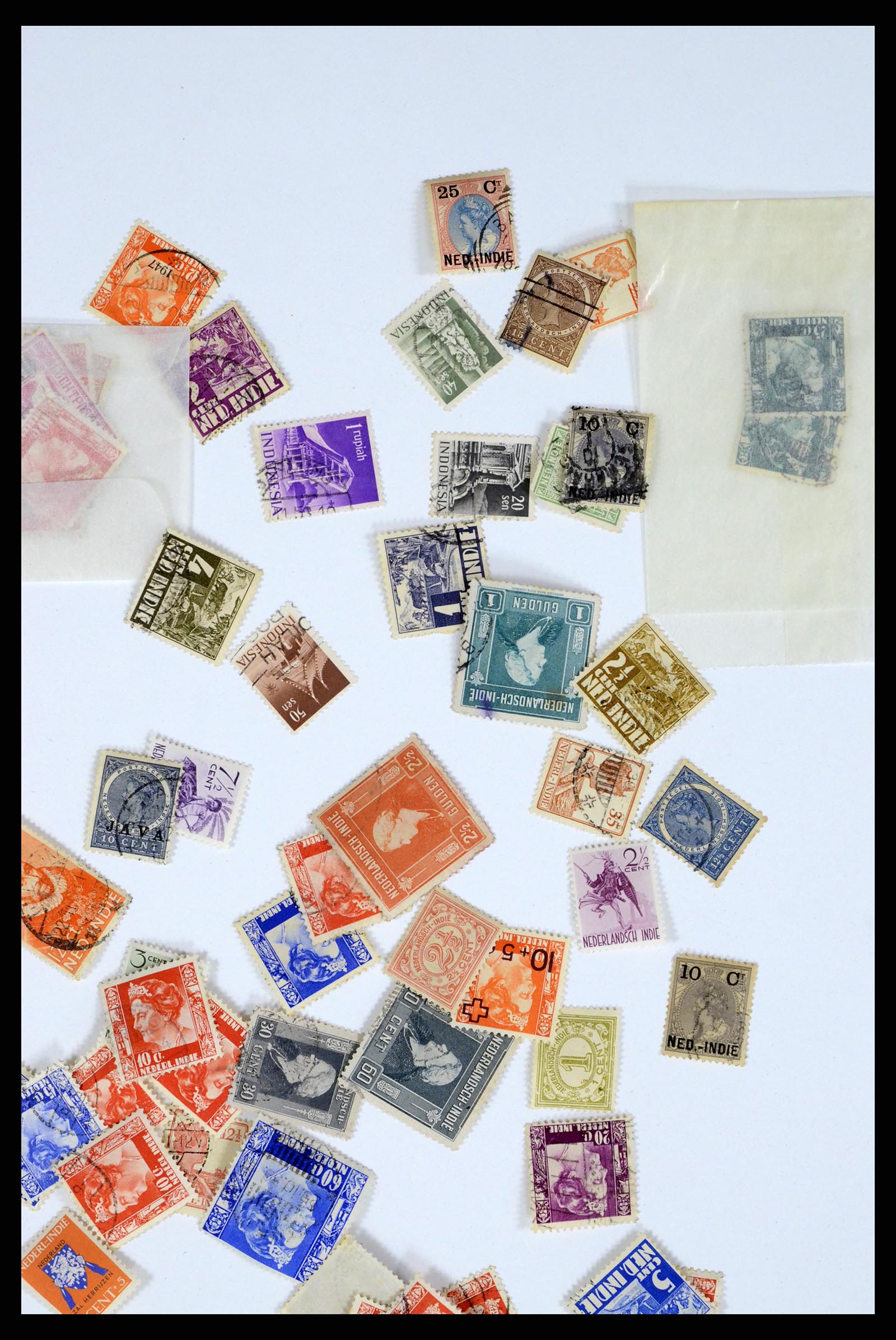 37460 049 - Postzegelverzameling 37460 Nederlands Indië stempels 1864-1948.