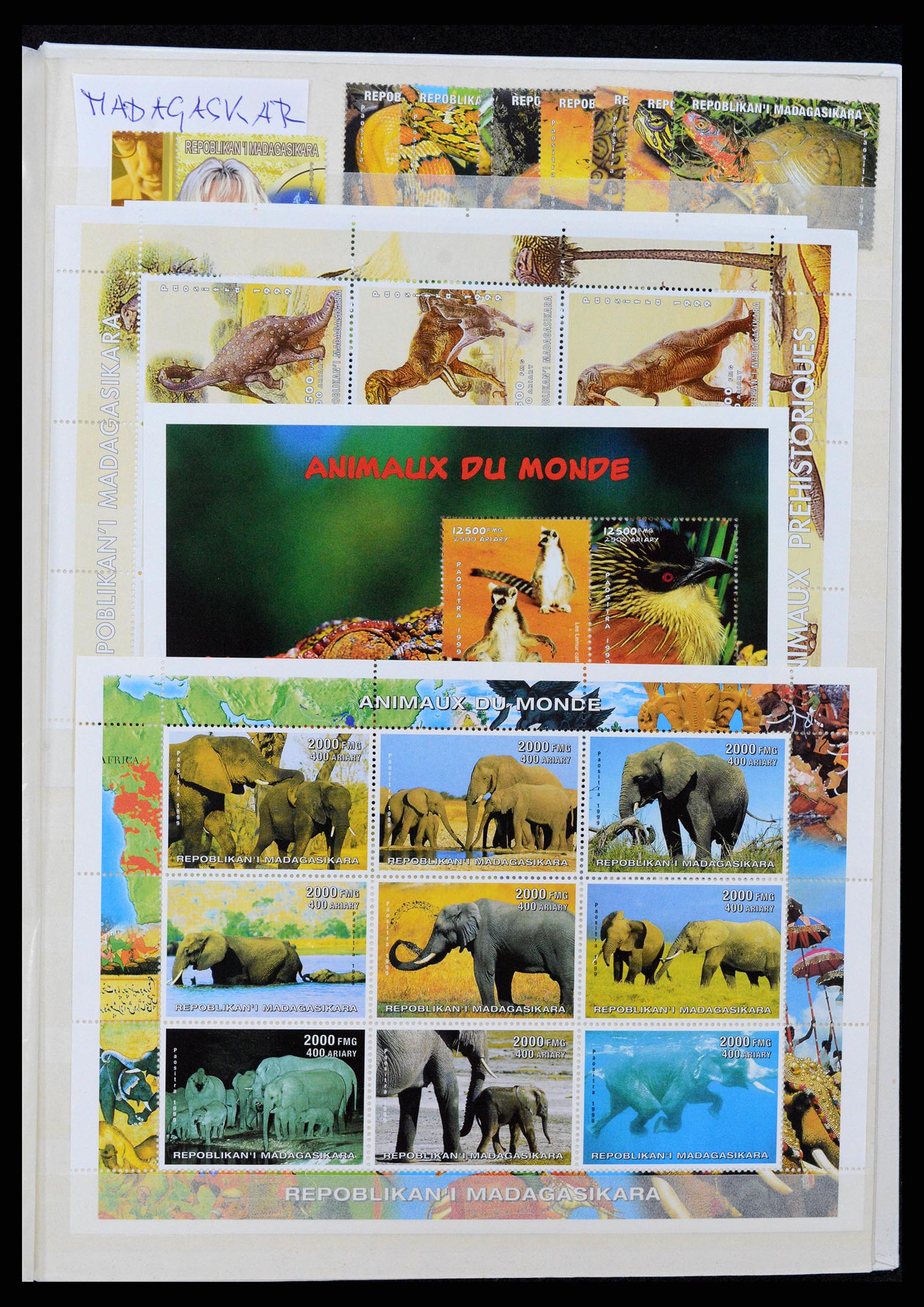 37465 389 - Stamp collection 37465 Thematics fishes and sealife till 2021!!