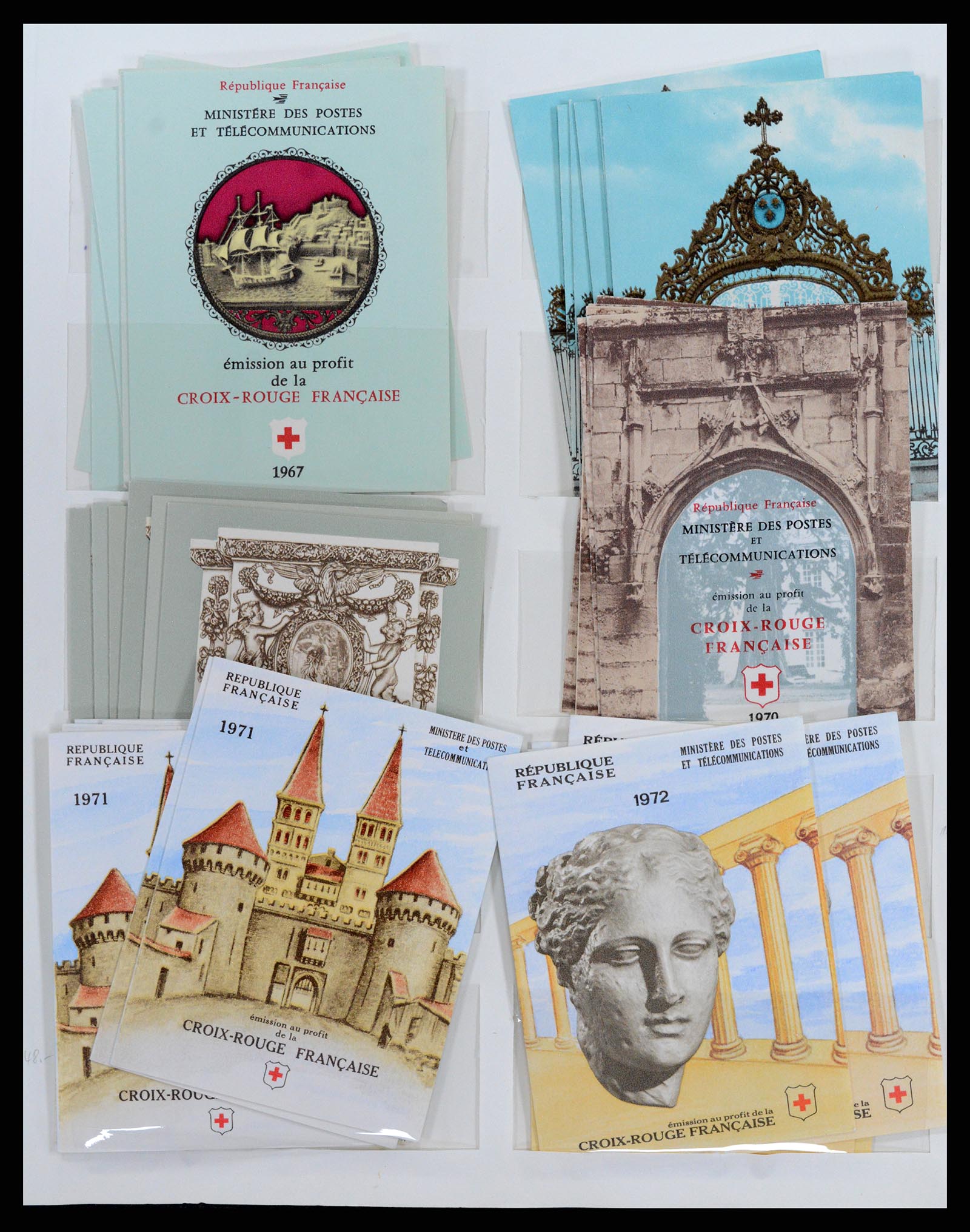 37542 009 - Postzegelverzameling 37542 Frankrijk postzegelboekjes 1952-2004.