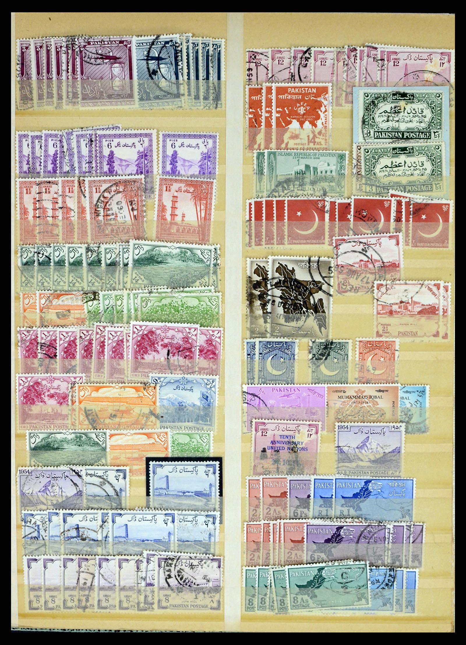 37619 323 - Stamp collection 37619 Pakistan/Bangladesh 1947-2000.