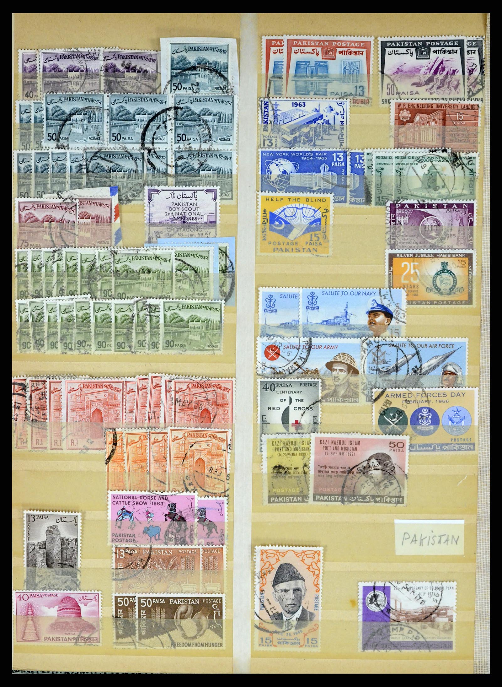 37619 325 - Stamp collection 37619 Pakistan/Bangladesh 1947-2000.
