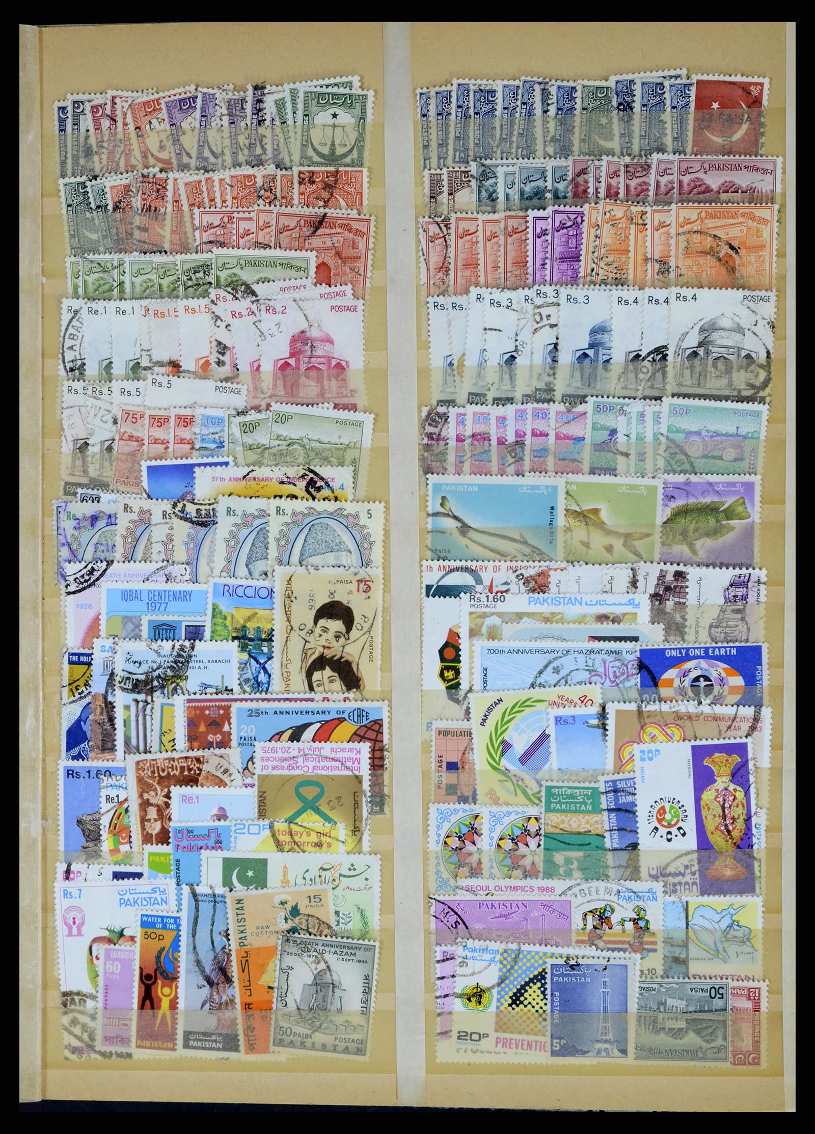 37619 332 - Stamp collection 37619 Pakistan/Bangladesh 1947-2000.