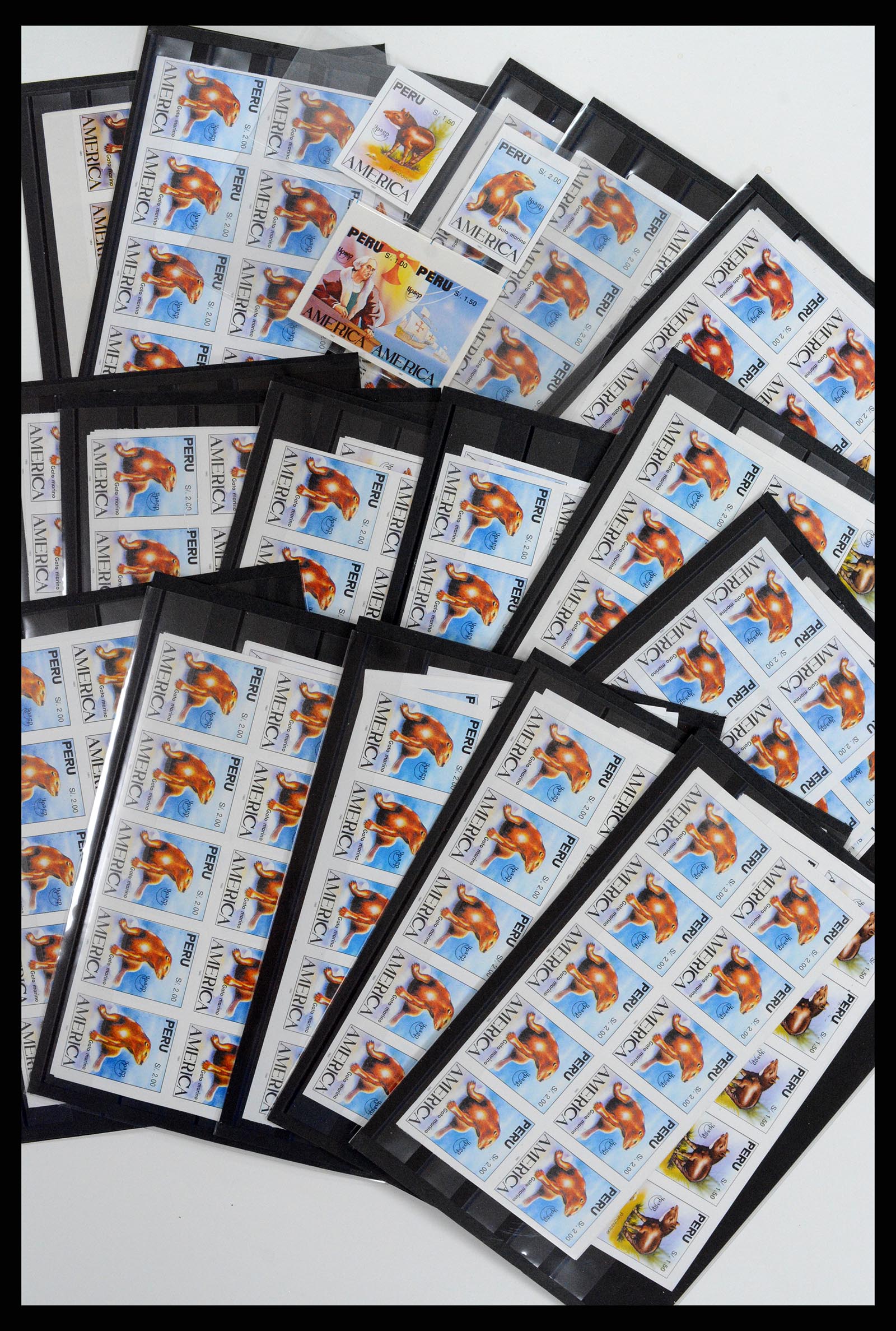 37634 004 - Postzegelverzameling 37634 Peru 1992-1993.