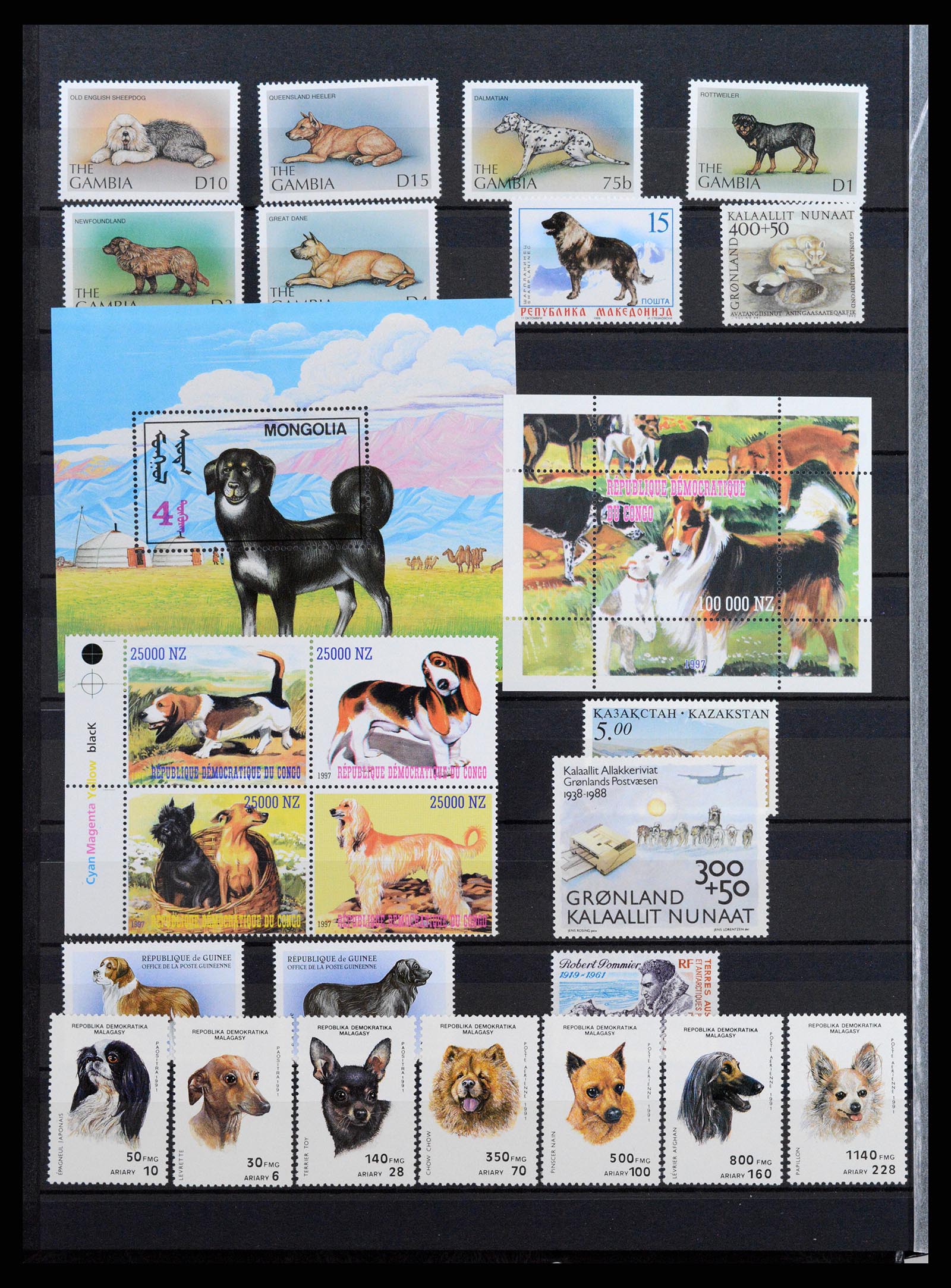 37671 082 - Stamp collection 37671 Thematics dogs 1950-2010.