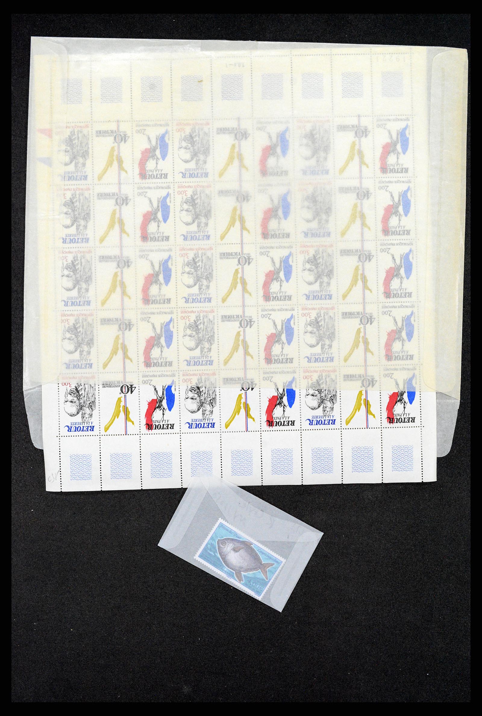 37769 537 - Stamp collection 37769 All world sortinglot 1860-2010.