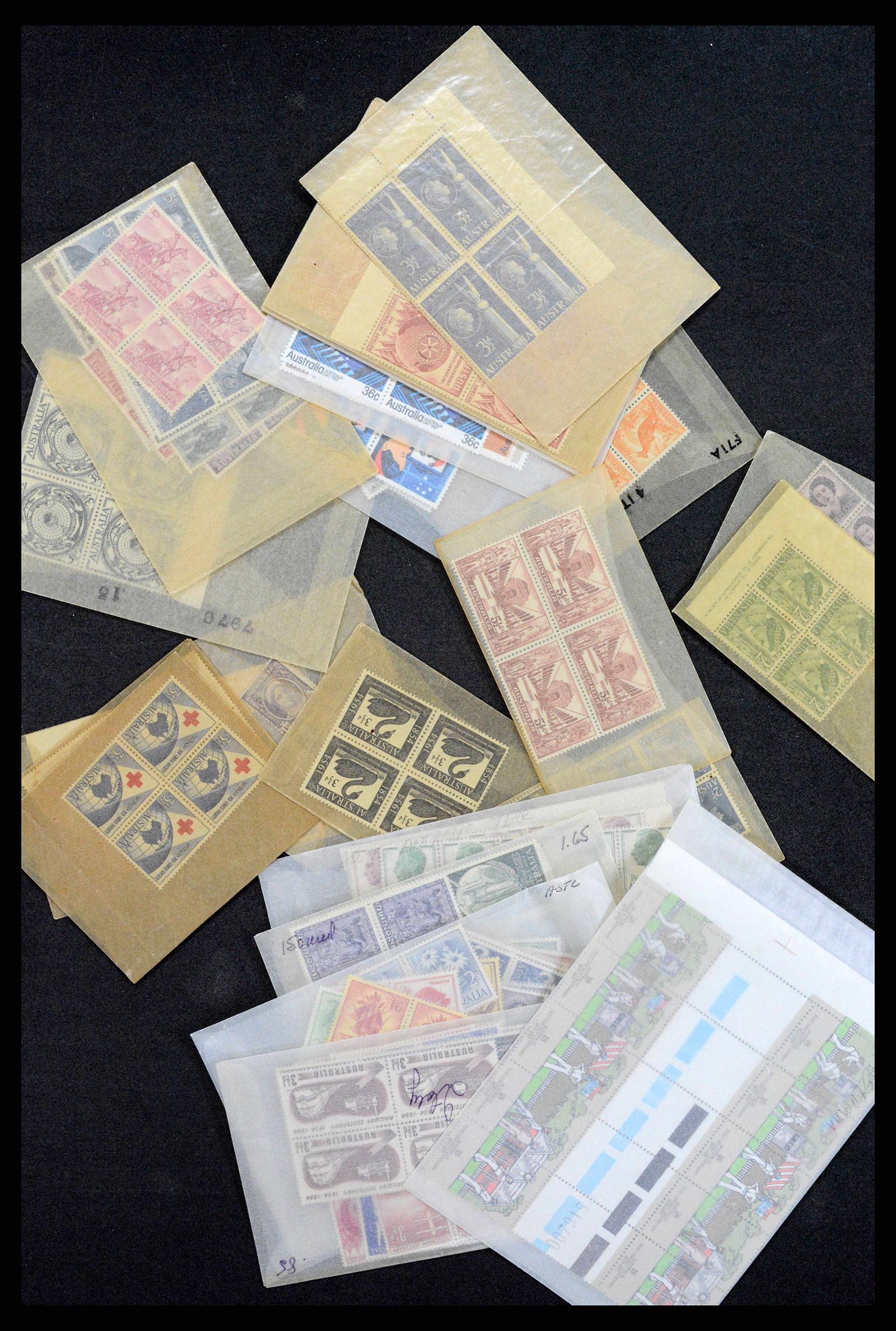 37774 0542 - Postzegelverzameling 37774 Australië en gebieden 1913-1998.