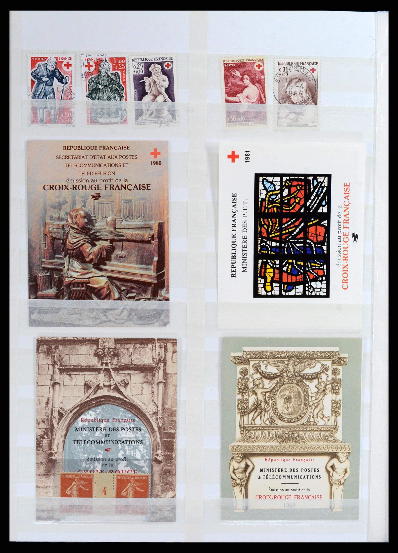 37885 017 - Stamp Collection 37885 Theme Red Cross 1906-2000.