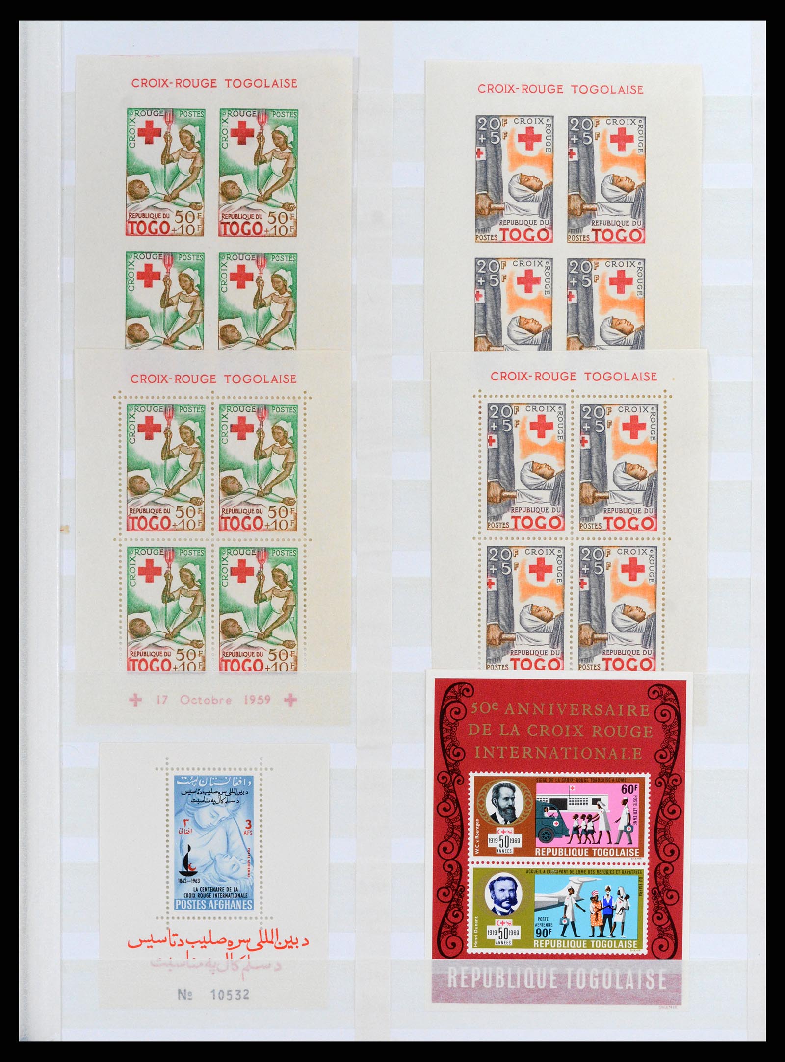 37885 024 - Stamp Collection 37885 Theme Red Cross 1906-2000.