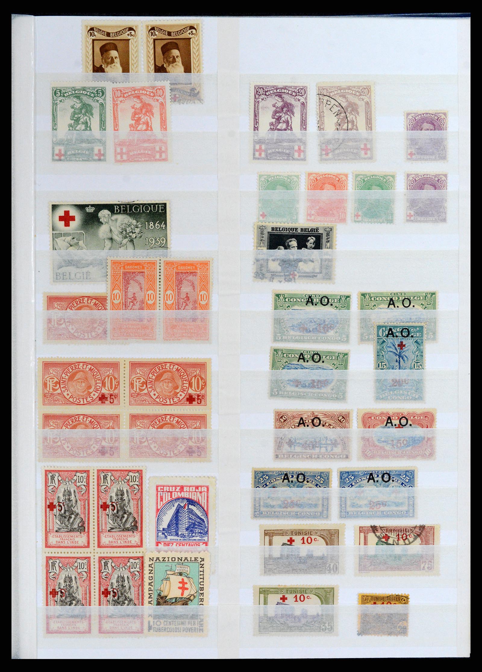 37885 026 - Stamp Collection 37885 Theme Red Cross 1906-2000.