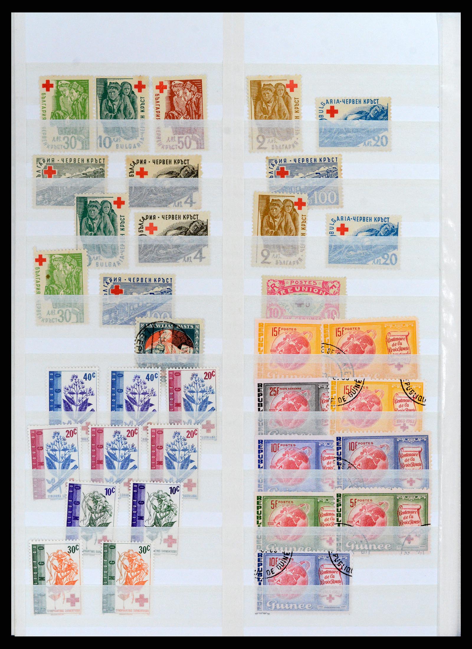 37885 027 - Stamp Collection 37885 Theme Red Cross 1906-2000.
