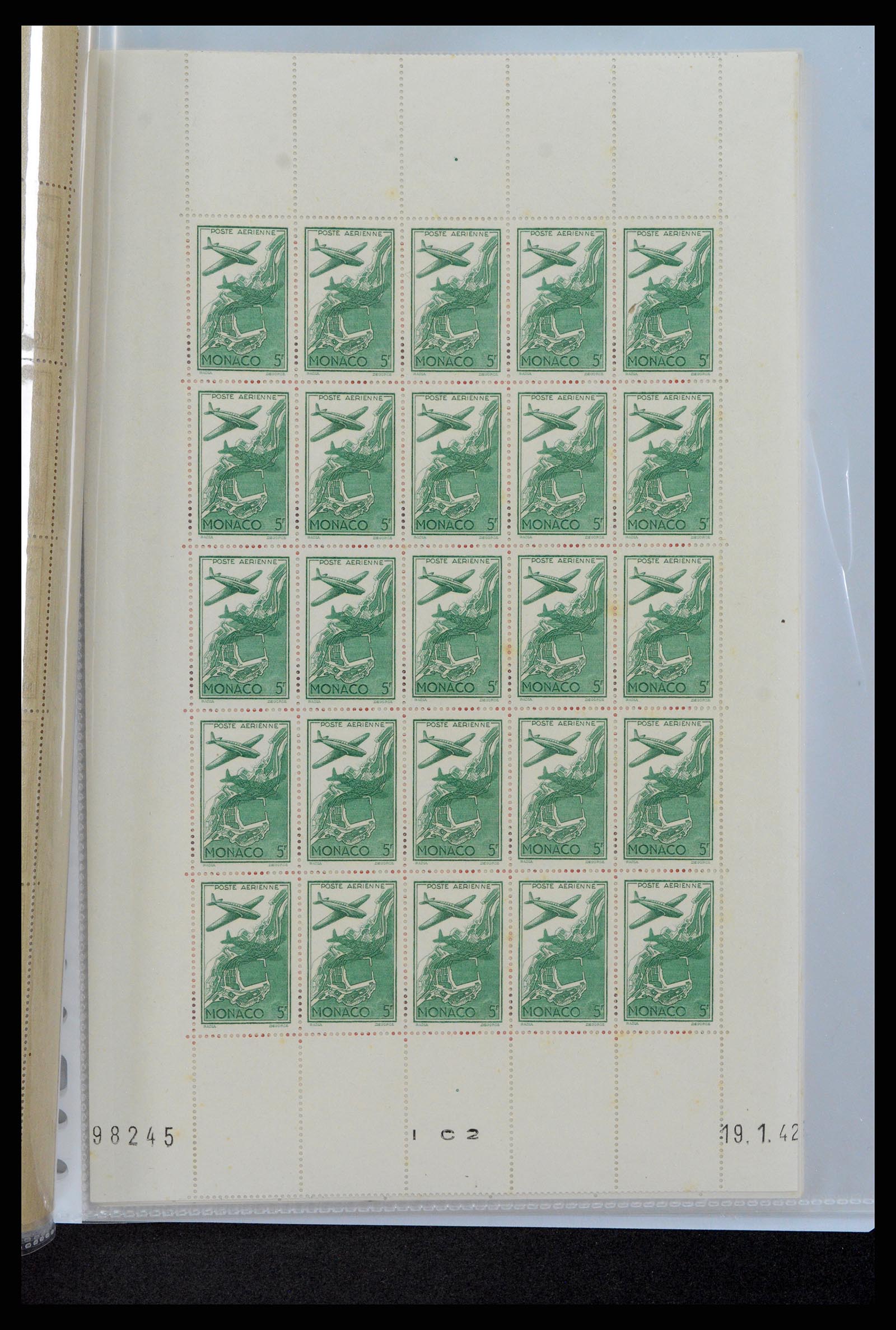 37984 049 - Stamp collection 37984 Monaco better issues 1942-1982.