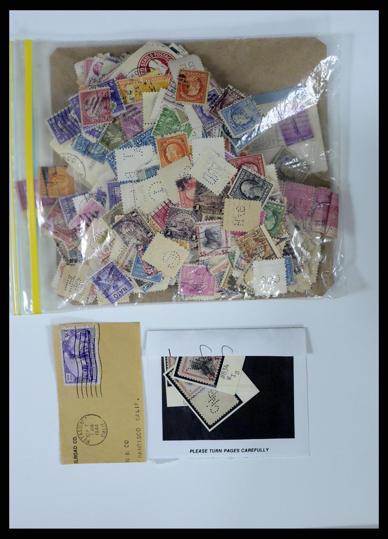 38009 002 - Postzegelverzameling 38009 USA perfins. 38009 002 - Postzegelverzameling 38009 USA perfins.