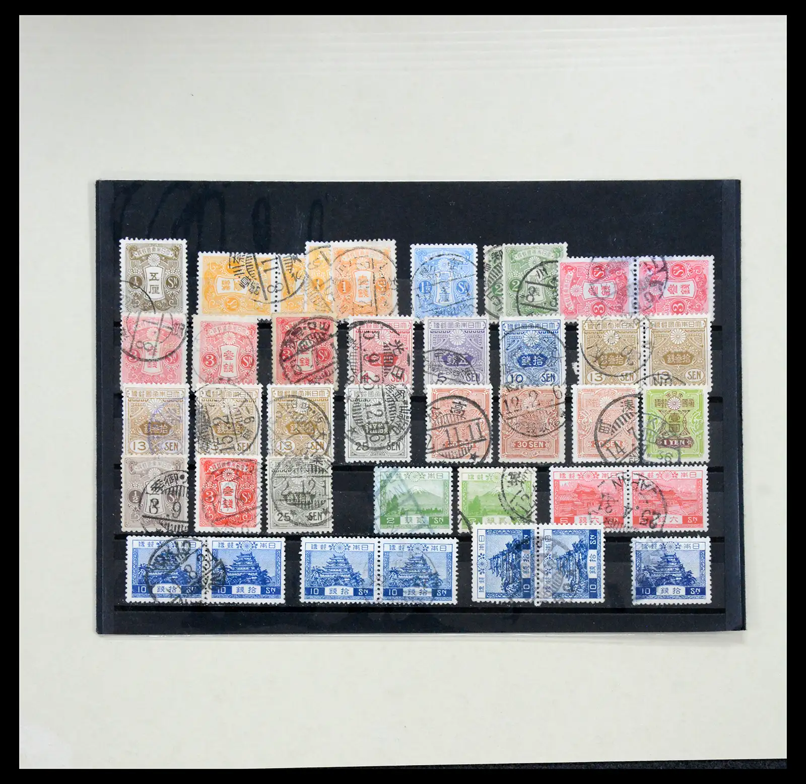 38193 0012 - Stamp collection 38193 Japan sorting lot 1880-1960.