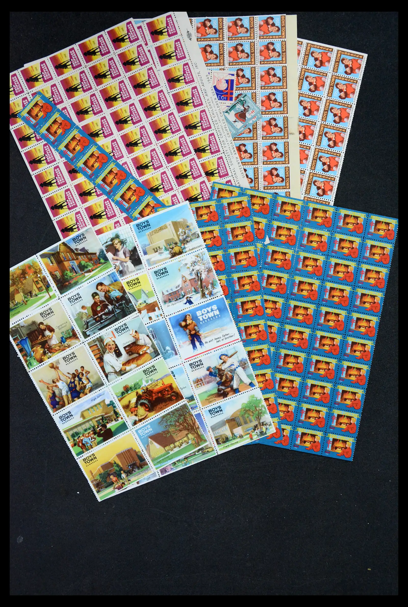 38238 0028 - Stamp collection 38238 USA Christmas seals from 1910.