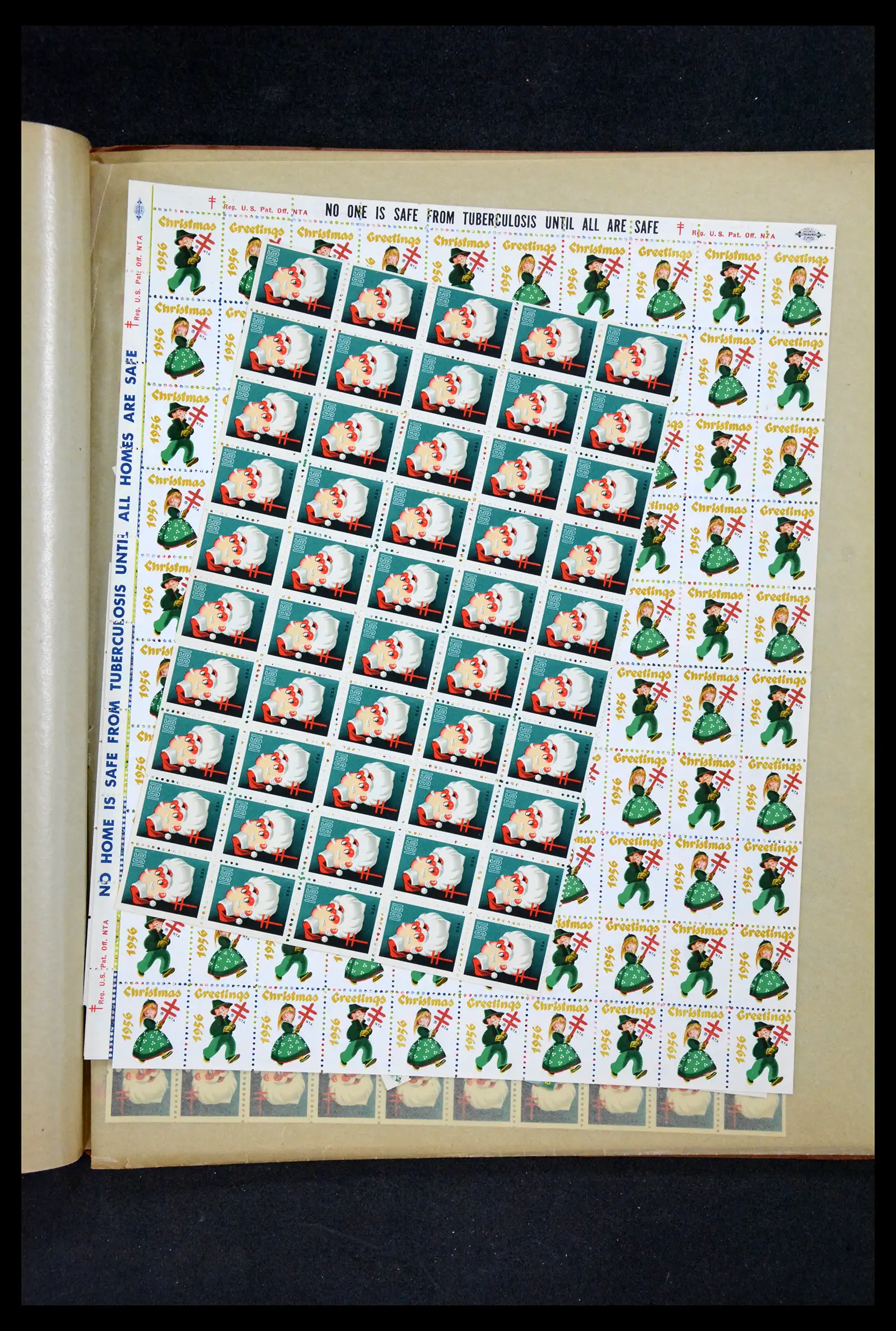 38238 0040 - Stamp collection 38238 USA Christmas seals from 1910.