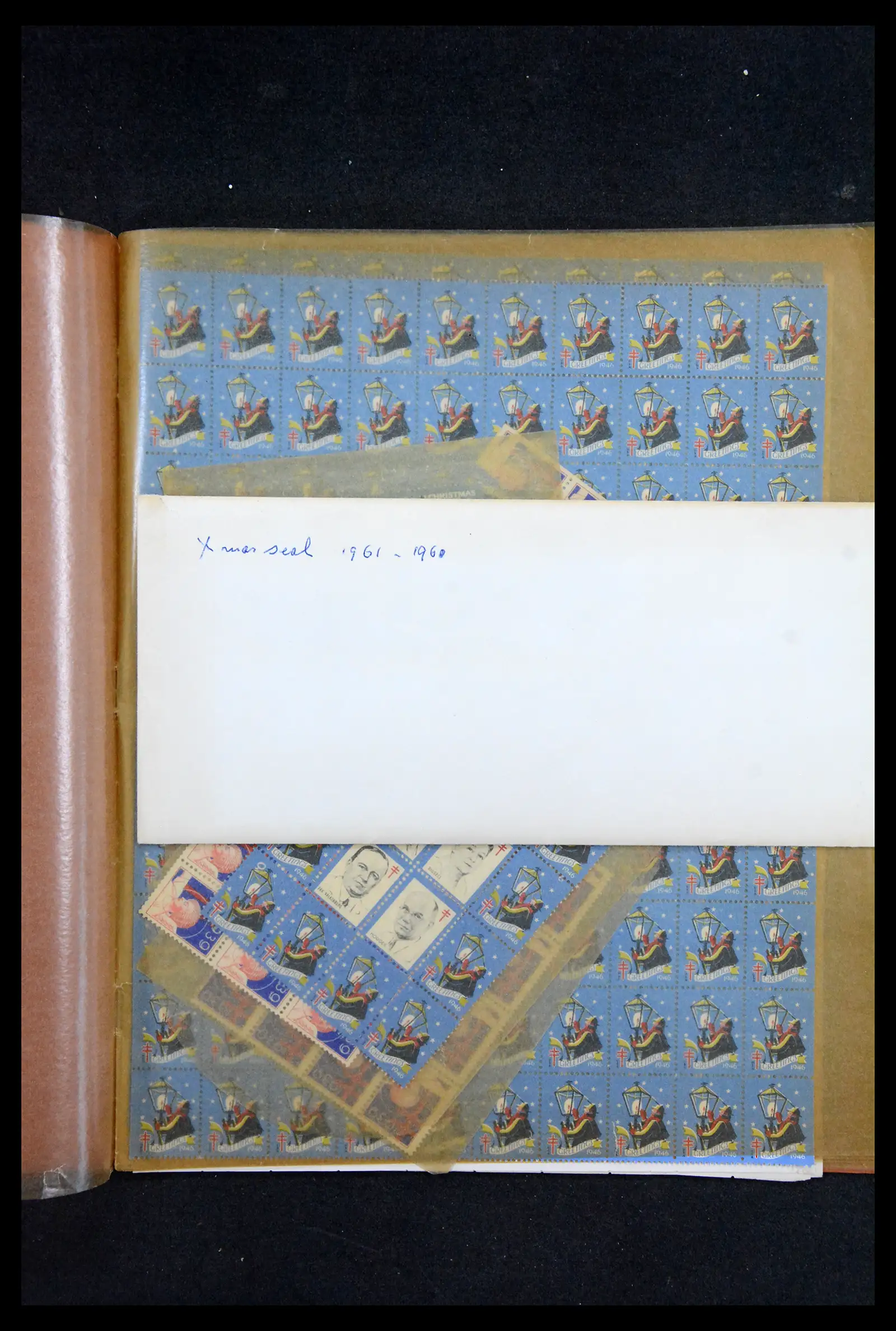 38238 0052 - Stamp collection 38238 USA Christmas seals from 1910.