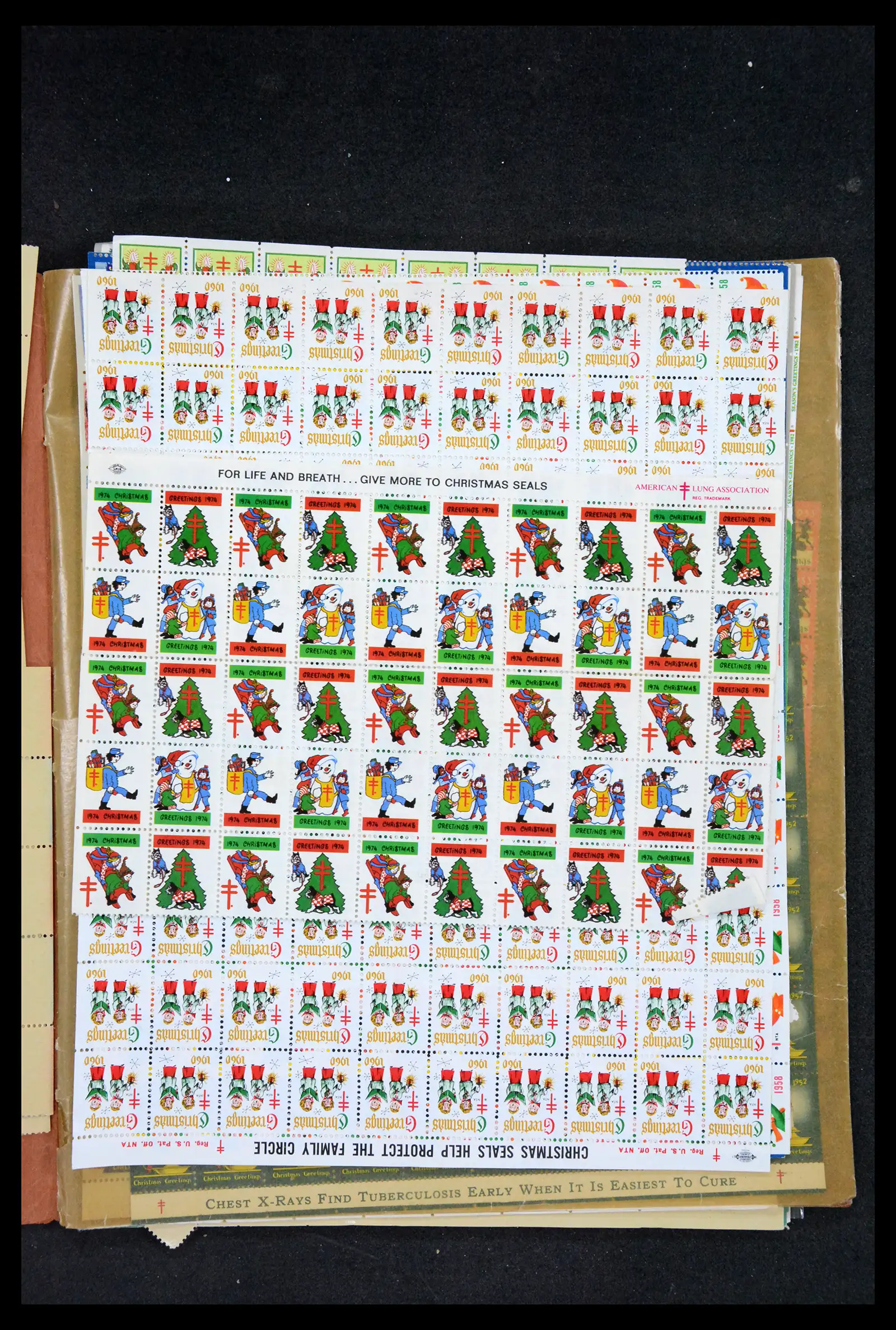 38238 0082 - Stamp collection 38238 USA Christmas seals from 1910.
