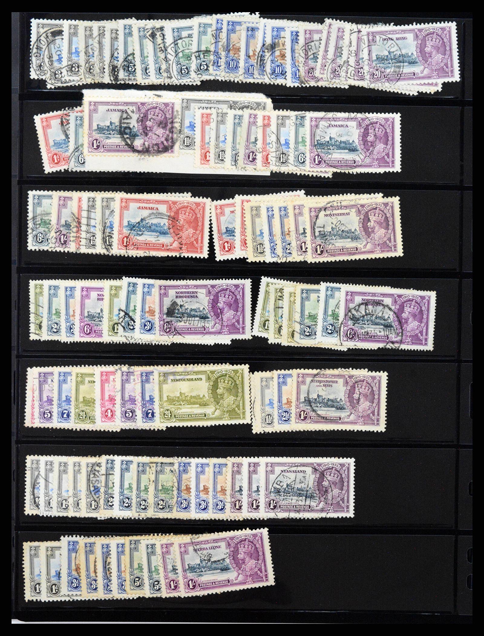 38352 0002 - Stamp collection 38352 British colonies omnibus 1935.