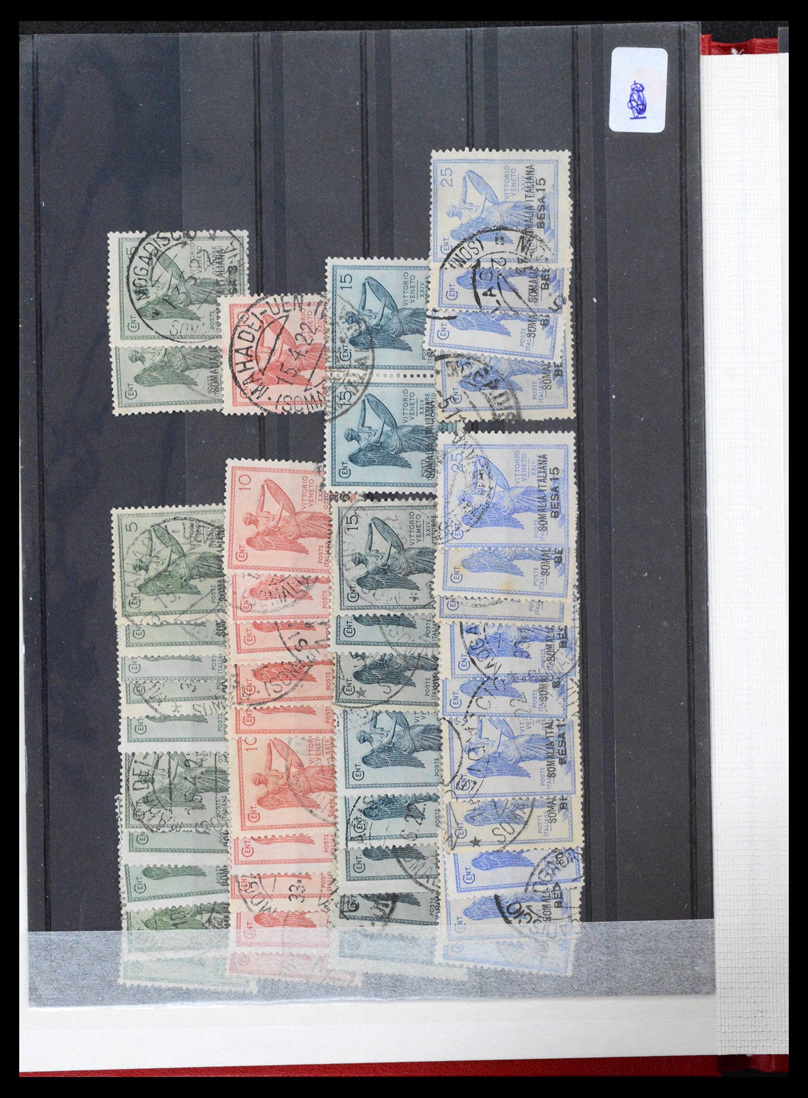 38515 0110 - Stamp collection 38515 Italy and colonies special collection Vittorio 19