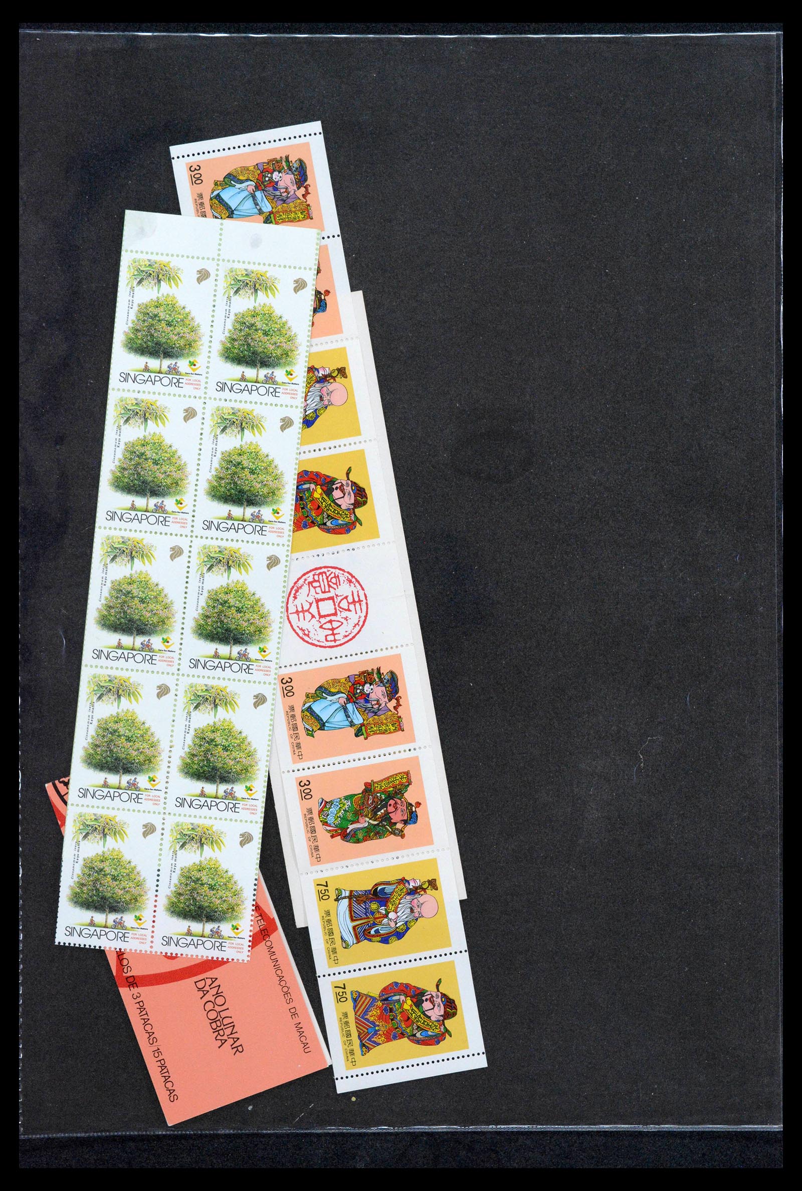 38761 0056 - Postzegelverzameling 38761 Wereld postzegelboekjes.