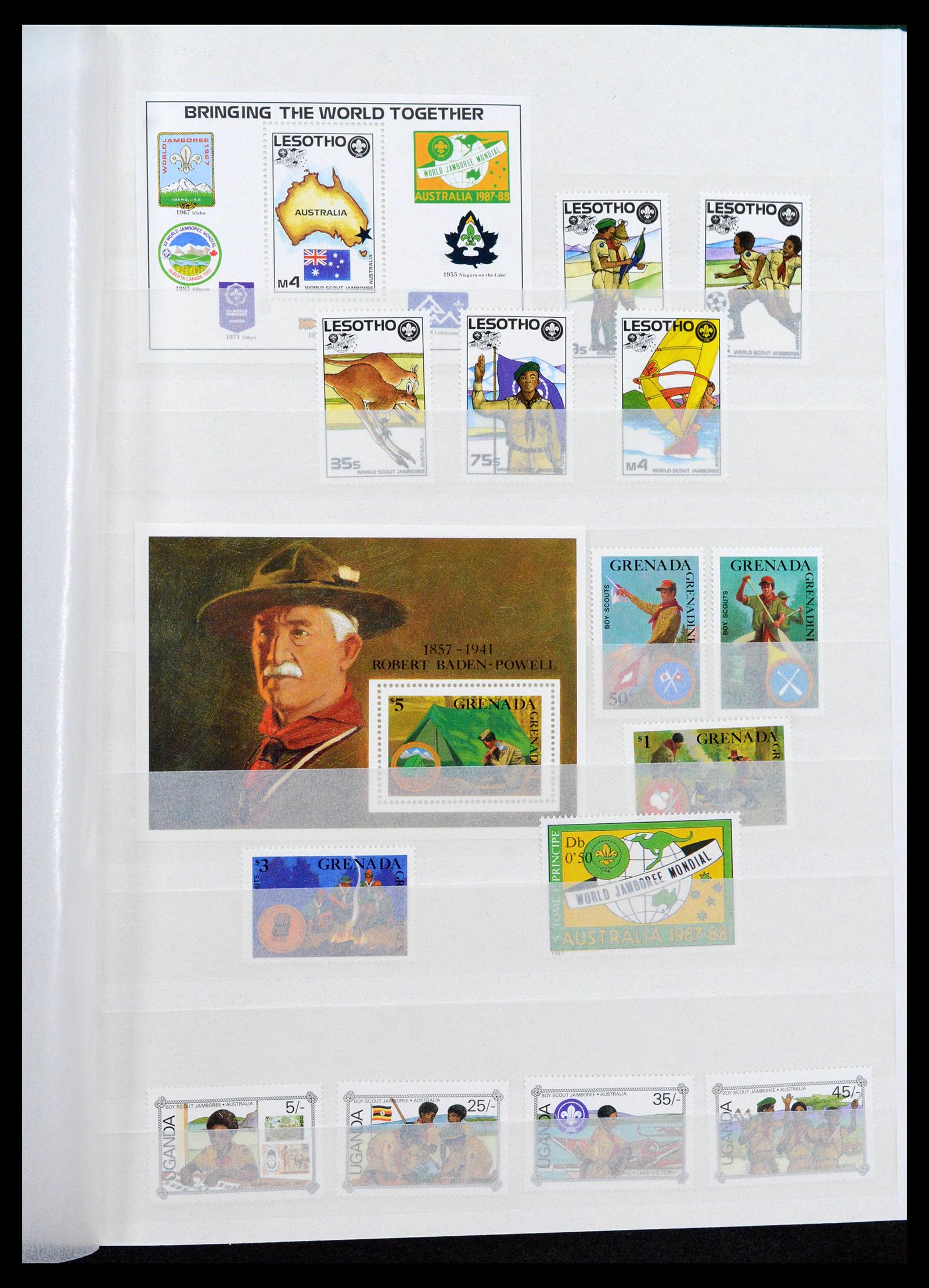 38806 0043 - Postzegelverzameling 38806 Motief scouting 1925-2007.