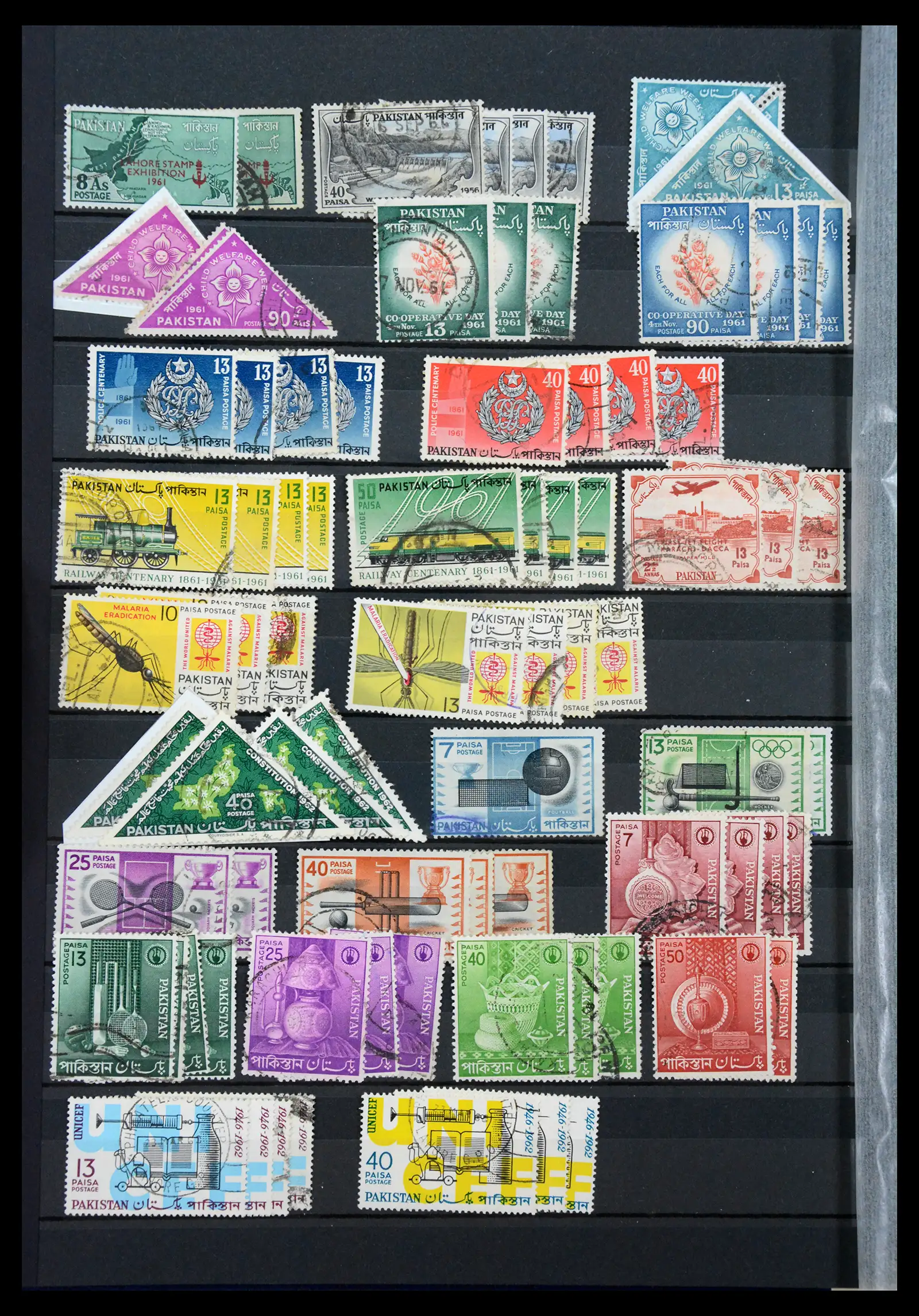 38903 0038 - Stamp collection 38903 Pakistan 1947-1994.