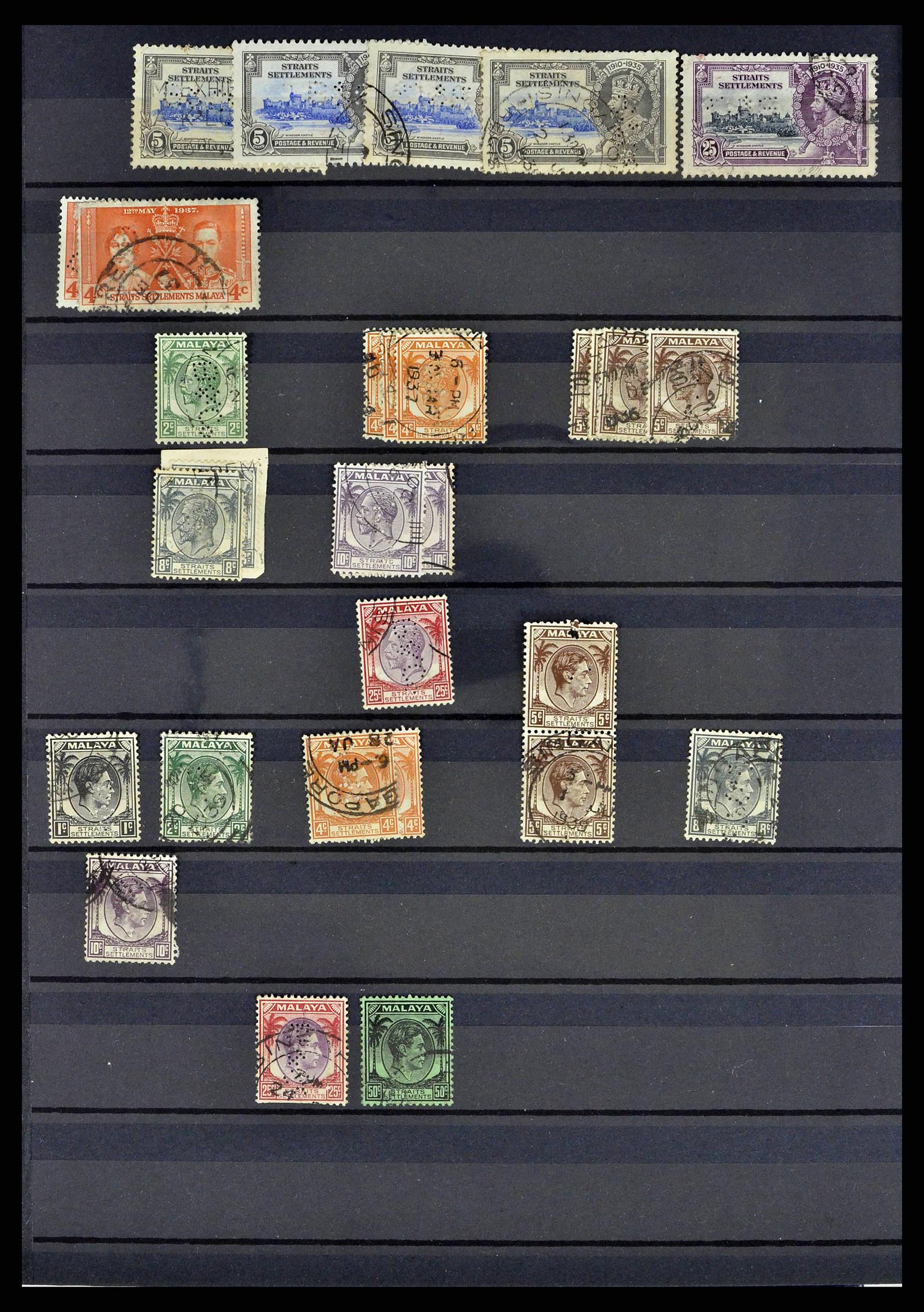38912 0008 - Postzegelverzameling 38912 Straits Settlements perfins 1868-1960.
