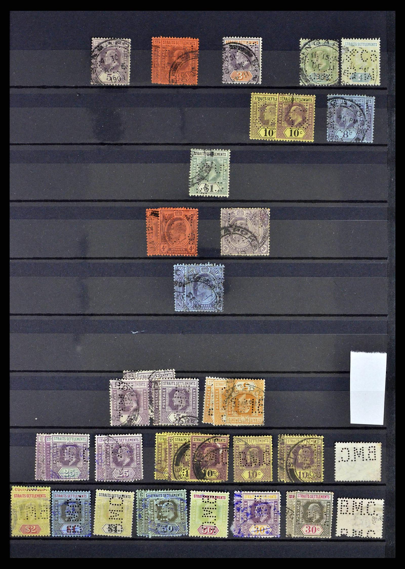 38912 0017 - Postzegelverzameling 38912 Straits Settlements perfins 1868-1960.
