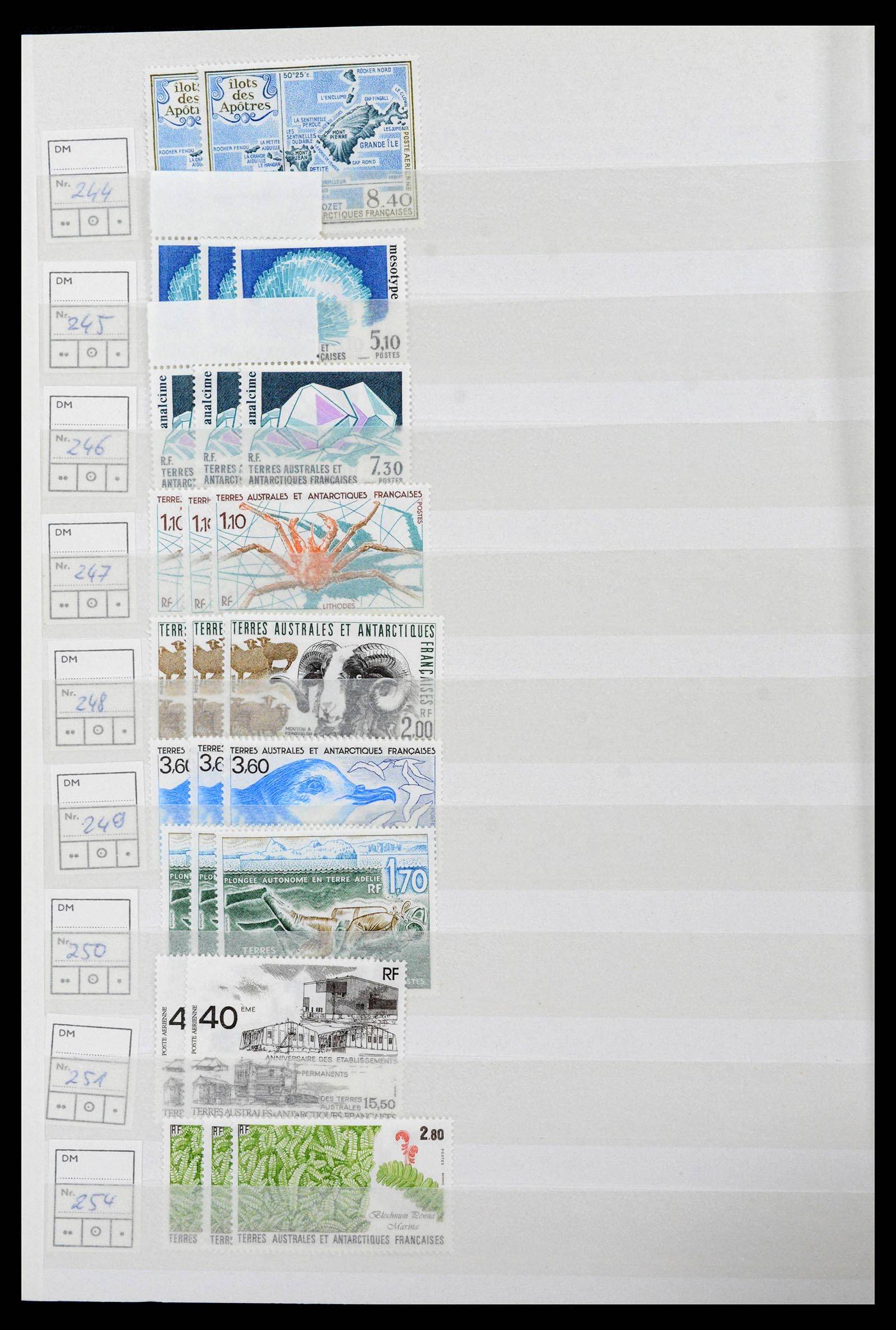 38999 0011 - Stamp collection 38999 French and British Antarctica 1956-2003.