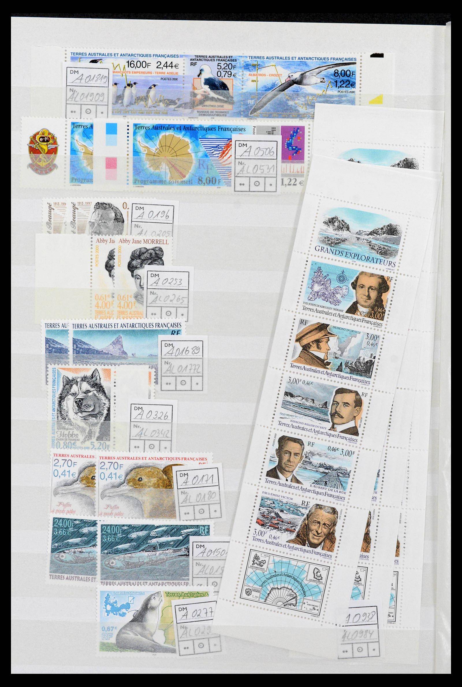 38999 0029 - Stamp collection 38999 French and British Antarctica 1956-2003.