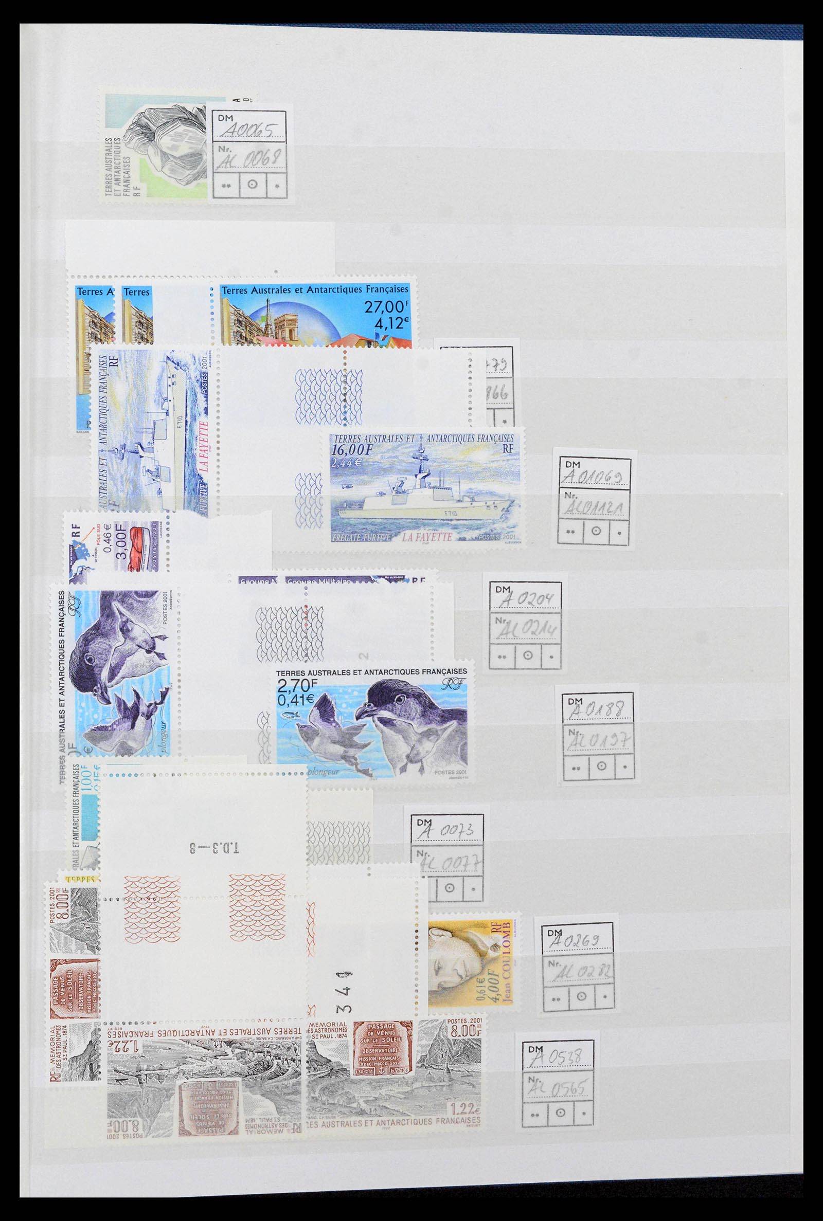 38999 0030 - Stamp collection 38999 French and British Antarctica 1956-2003.
