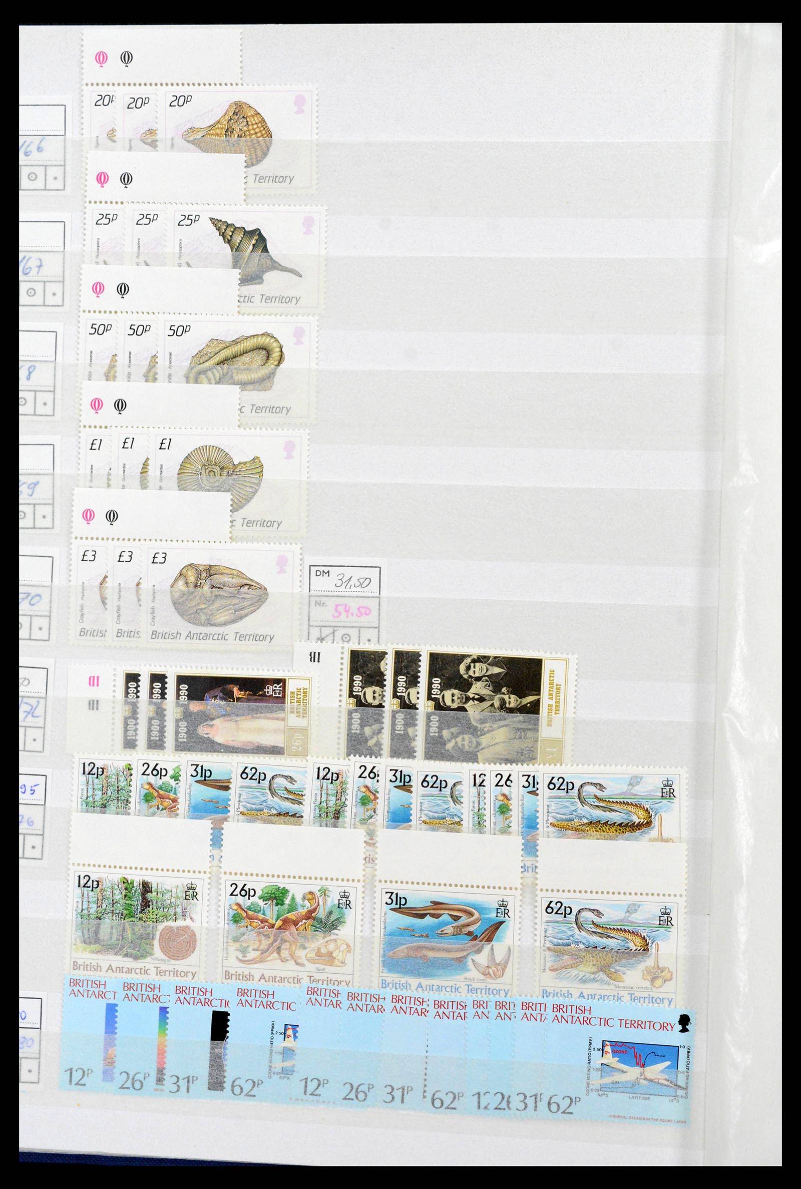 38999 0045 - Stamp collection 38999 French and British Antarctica 1956-2003.