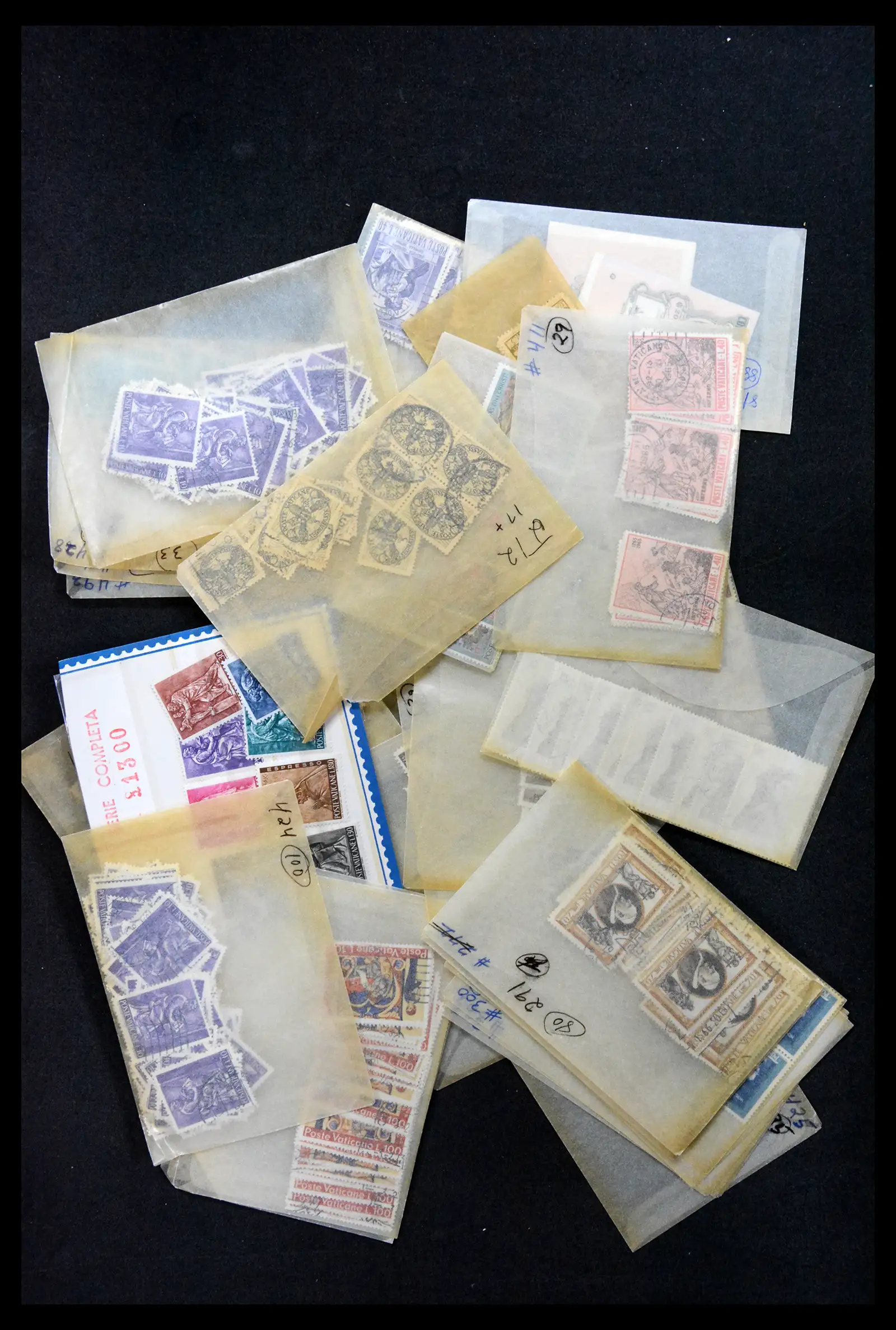 39182 0010 - Stamp collection 39182 Vaticaan 1929-2010.